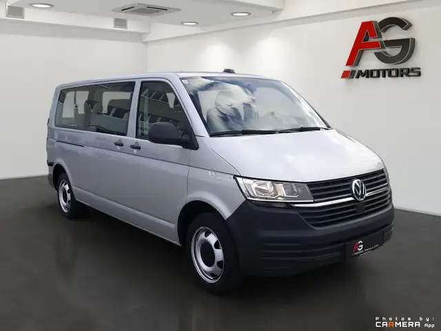 Volkswagen Transporter view 3