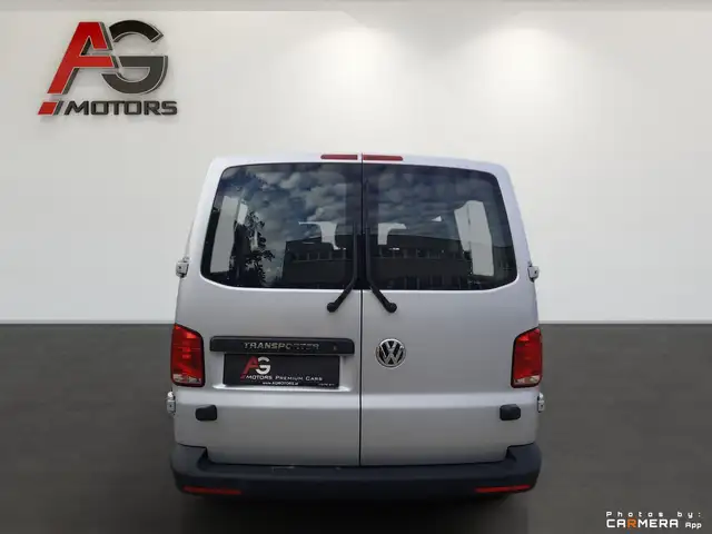 Volkswagen Transporter view 6