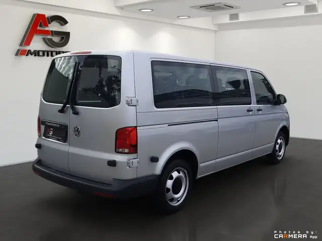 Volkswagen Transporter view 5