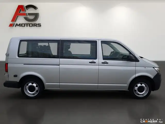 Volkswagen Transporter view 4
