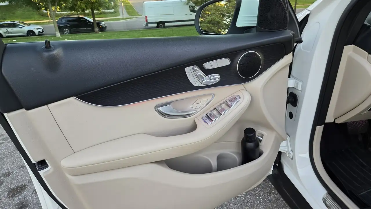 Mercedes-Benz GLC снимка Mercedes-Benz GLC