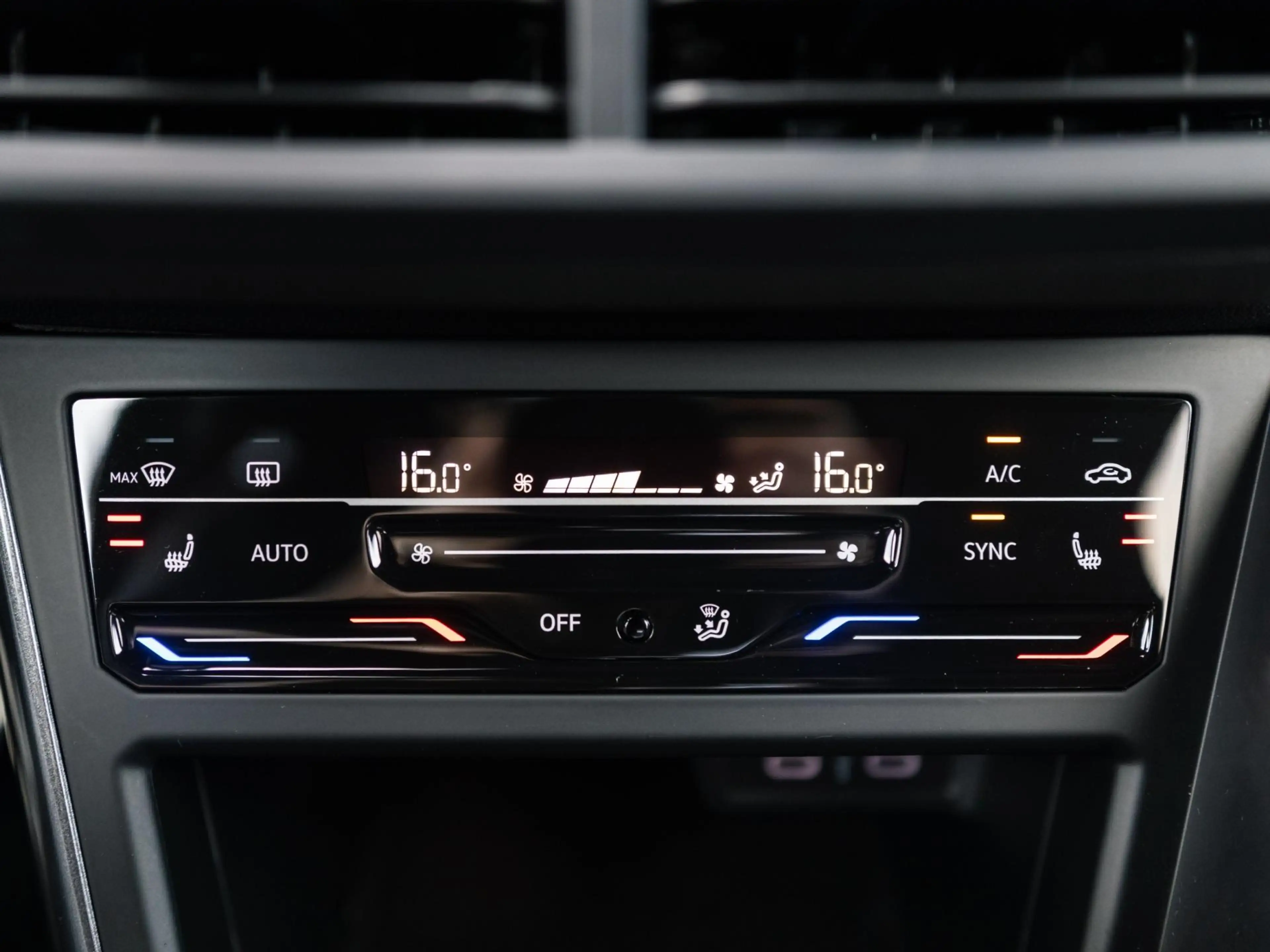 Volkswagen Polo GTI 2.0 TSI Beats Camera Keyless Blindspot — photo 37