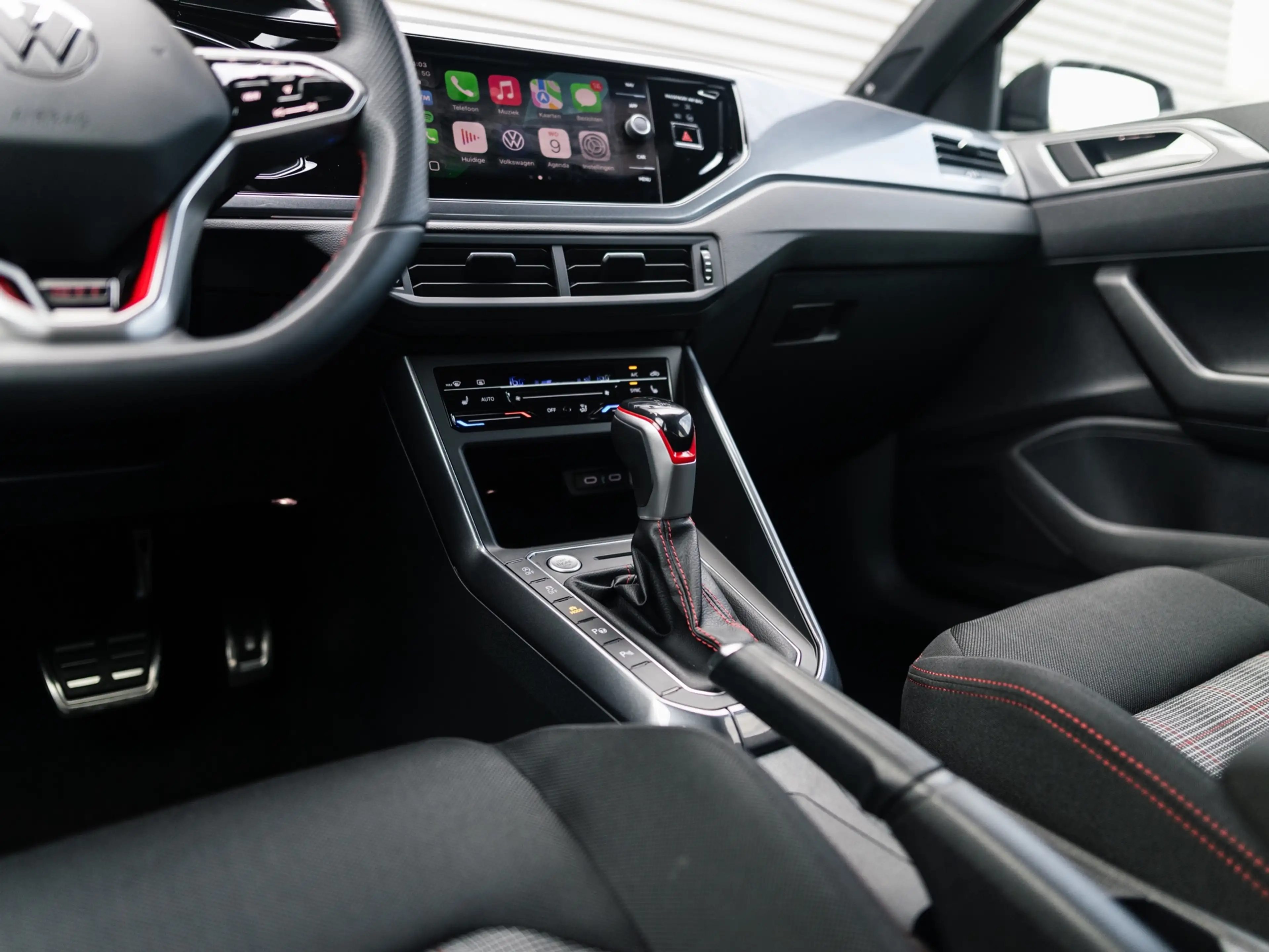 Volkswagen Polo GTI 2.0 TSI Beats Camera Keyless Blindspot — photo 31