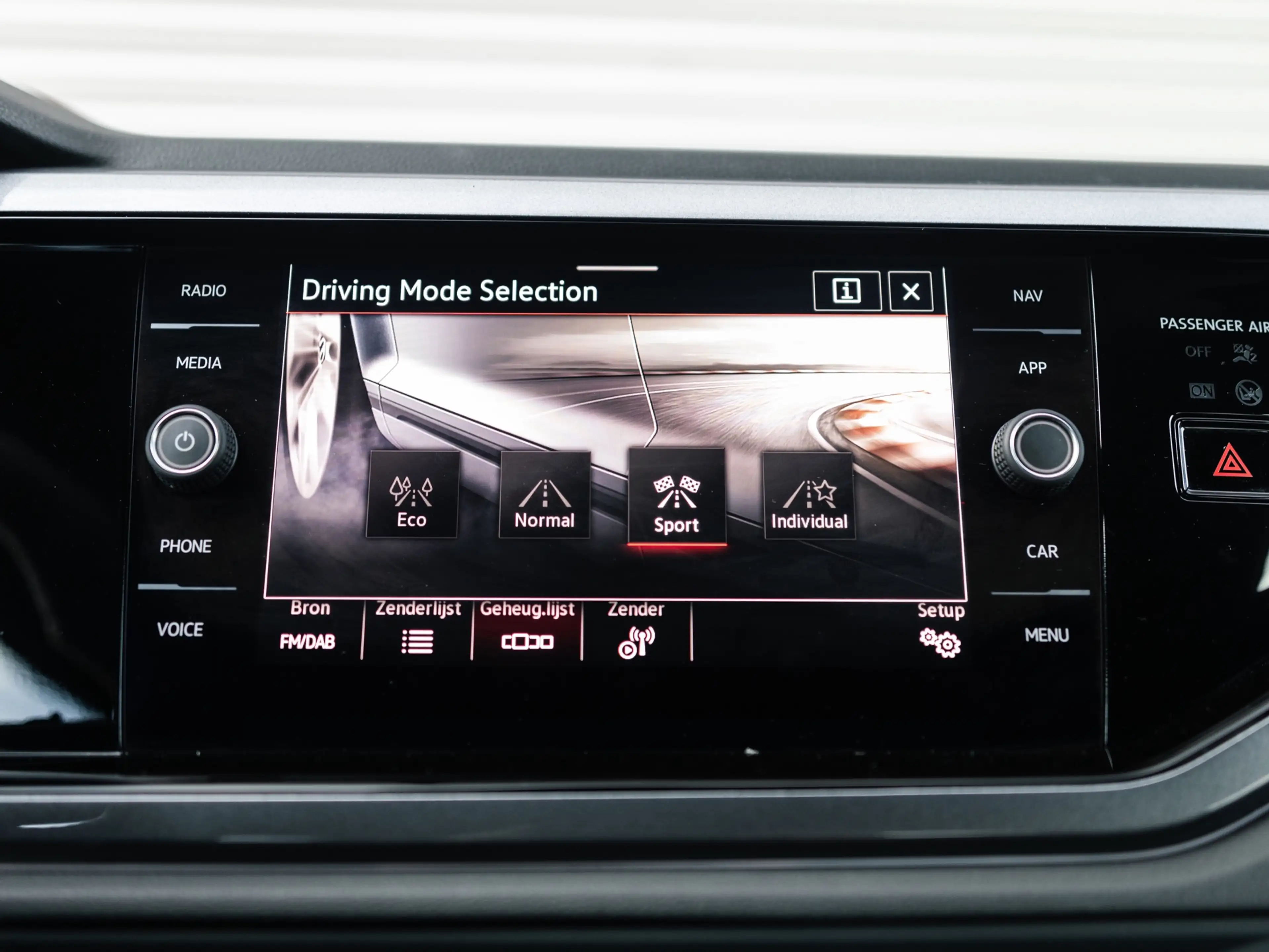 Volkswagen Polo GTI 2.0 TSI Beats Camera Keyless Blindspot — photo 34