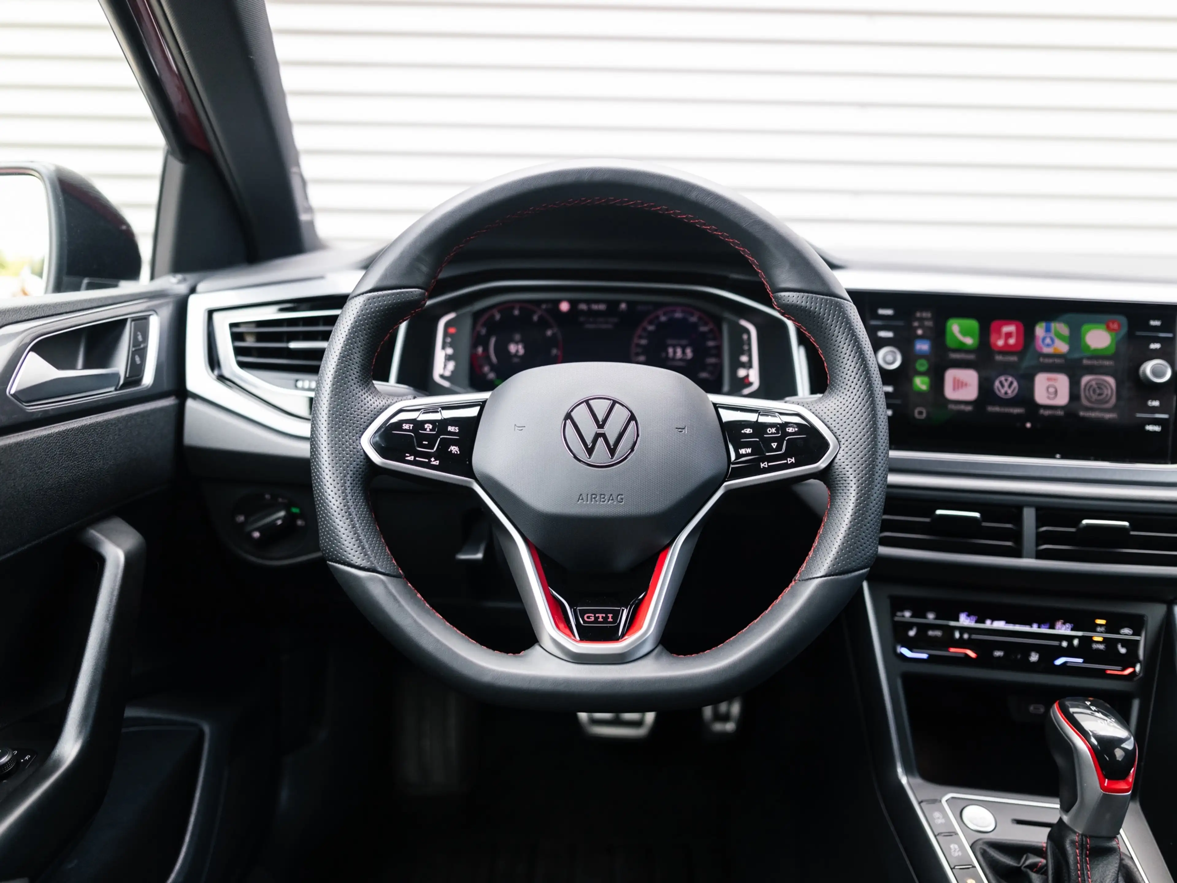 Volkswagen Polo GTI 2.0 TSI Beats Camera Keyless Blindspot — photo 16