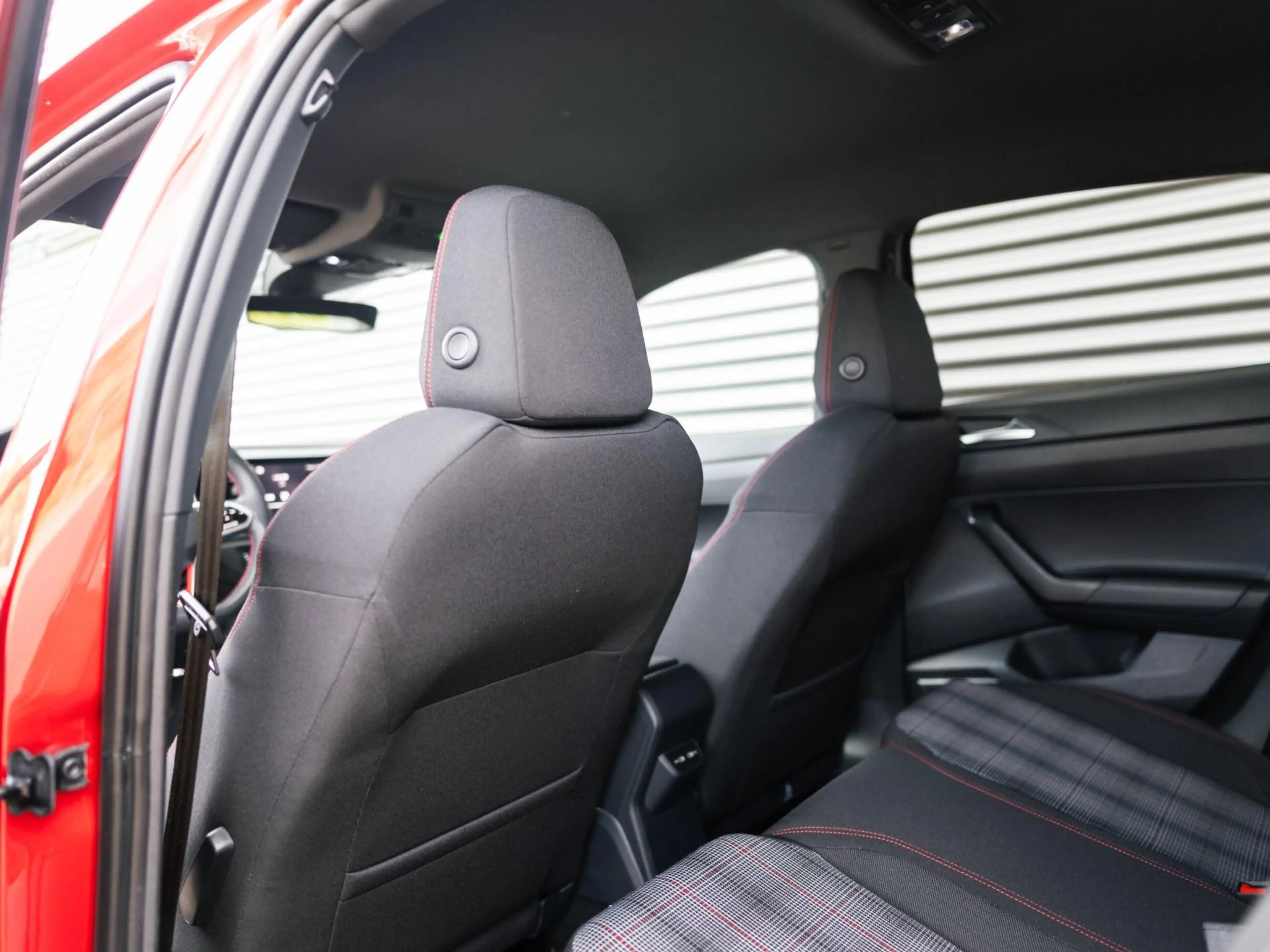Volkswagen Polo GTI 2.0 TSI Beats Camera Keyless Blindspot — photo 19