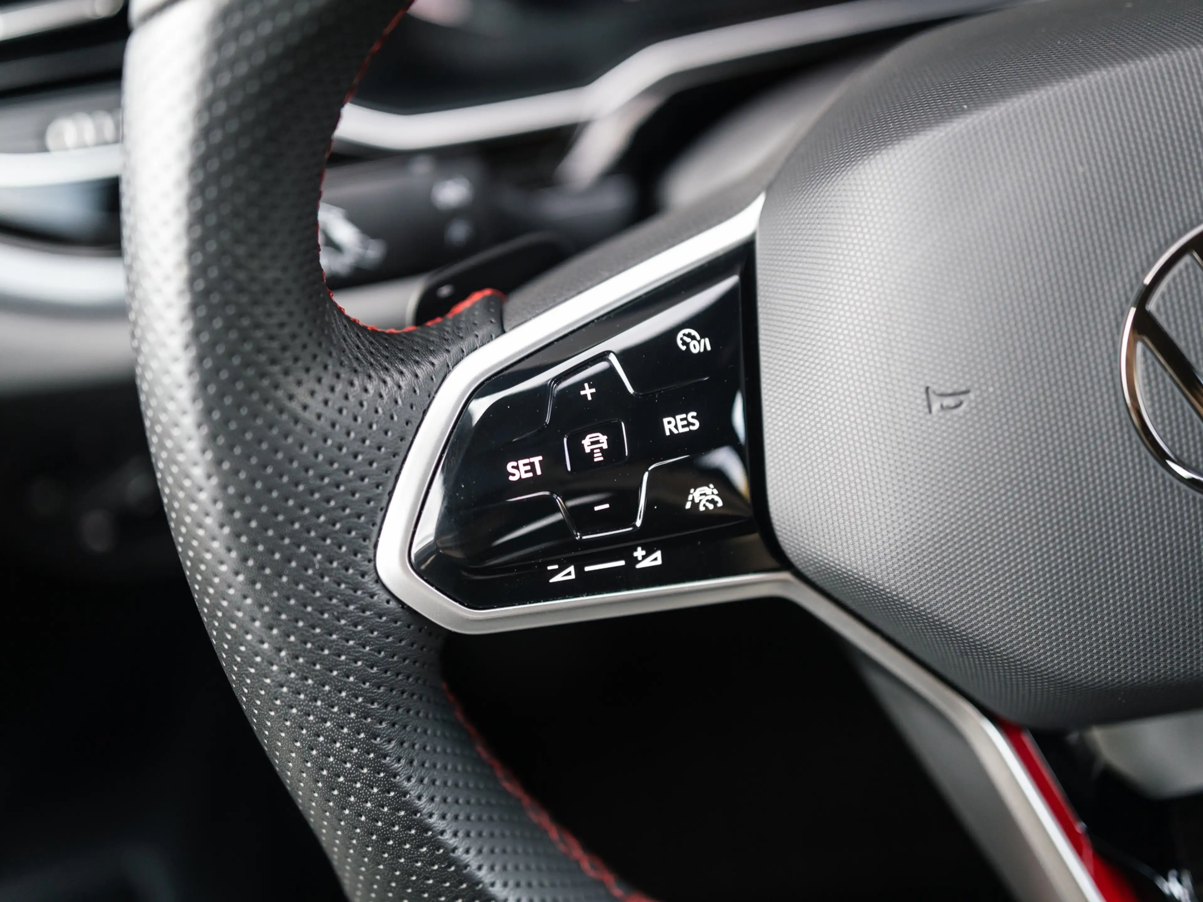 Volkswagen Polo GTI 2.0 TSI Beats Camera Keyless Blindspot — photo 27
