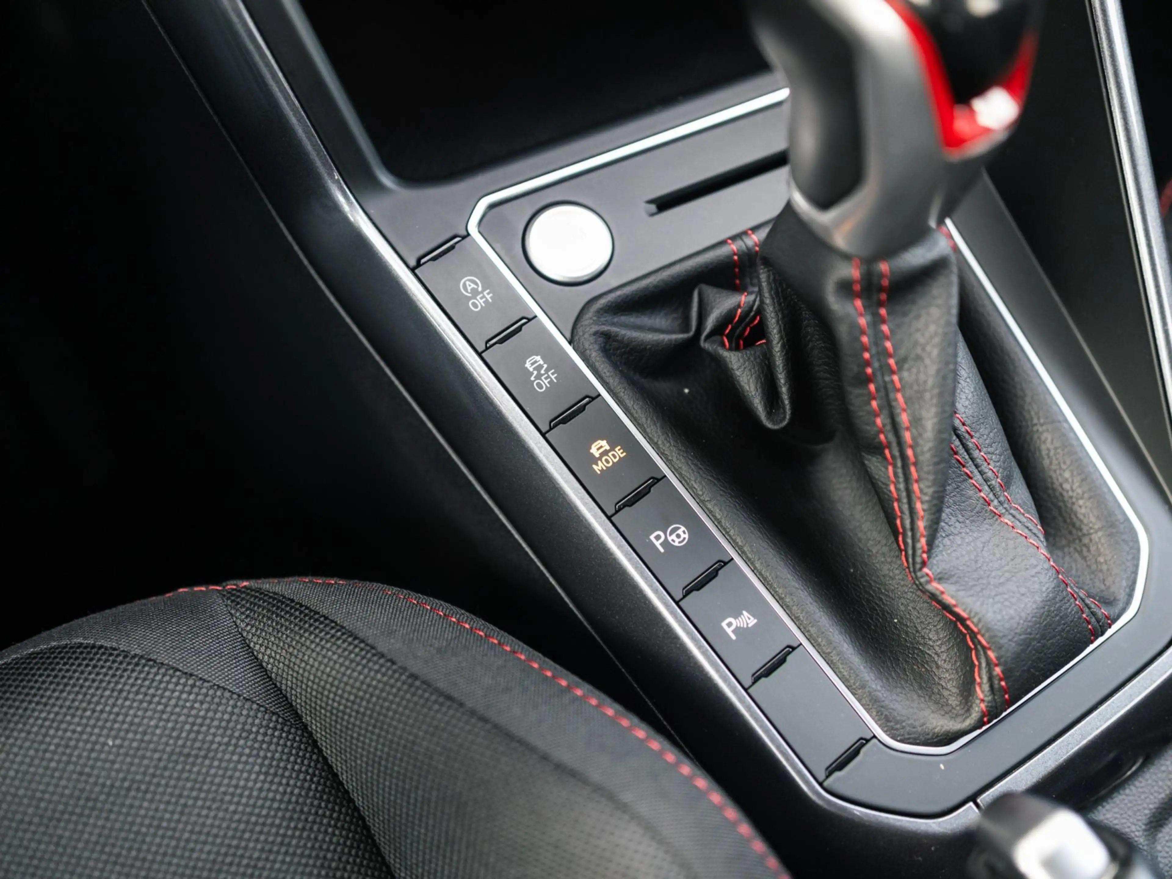 Volkswagen Polo GTI 2.0 TSI Beats Camera Keyless Blindspot — photo 40