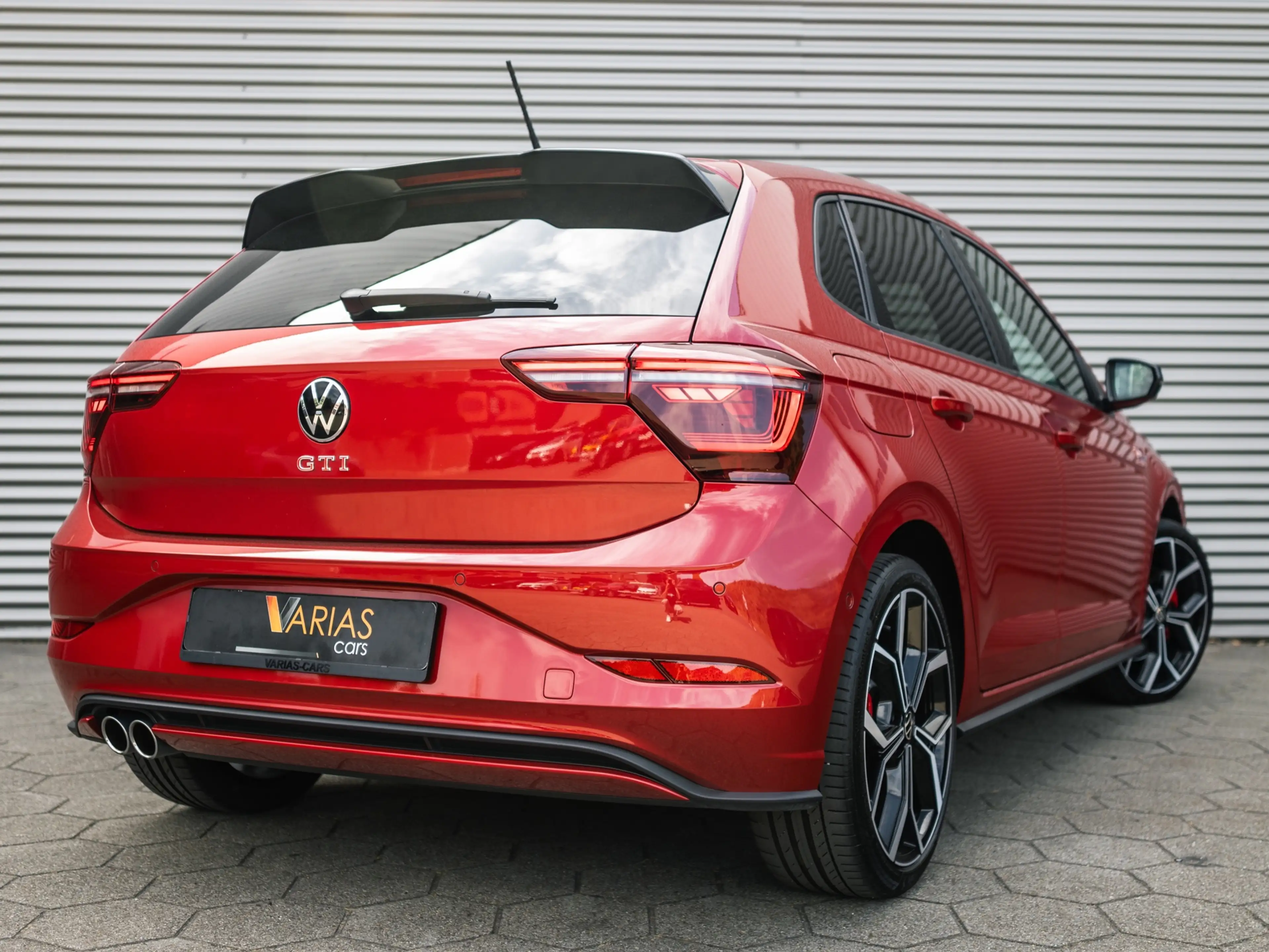 Volkswagen Polo GTI 2.0 TSI Beats Camera Keyless Blindspot — photo 13