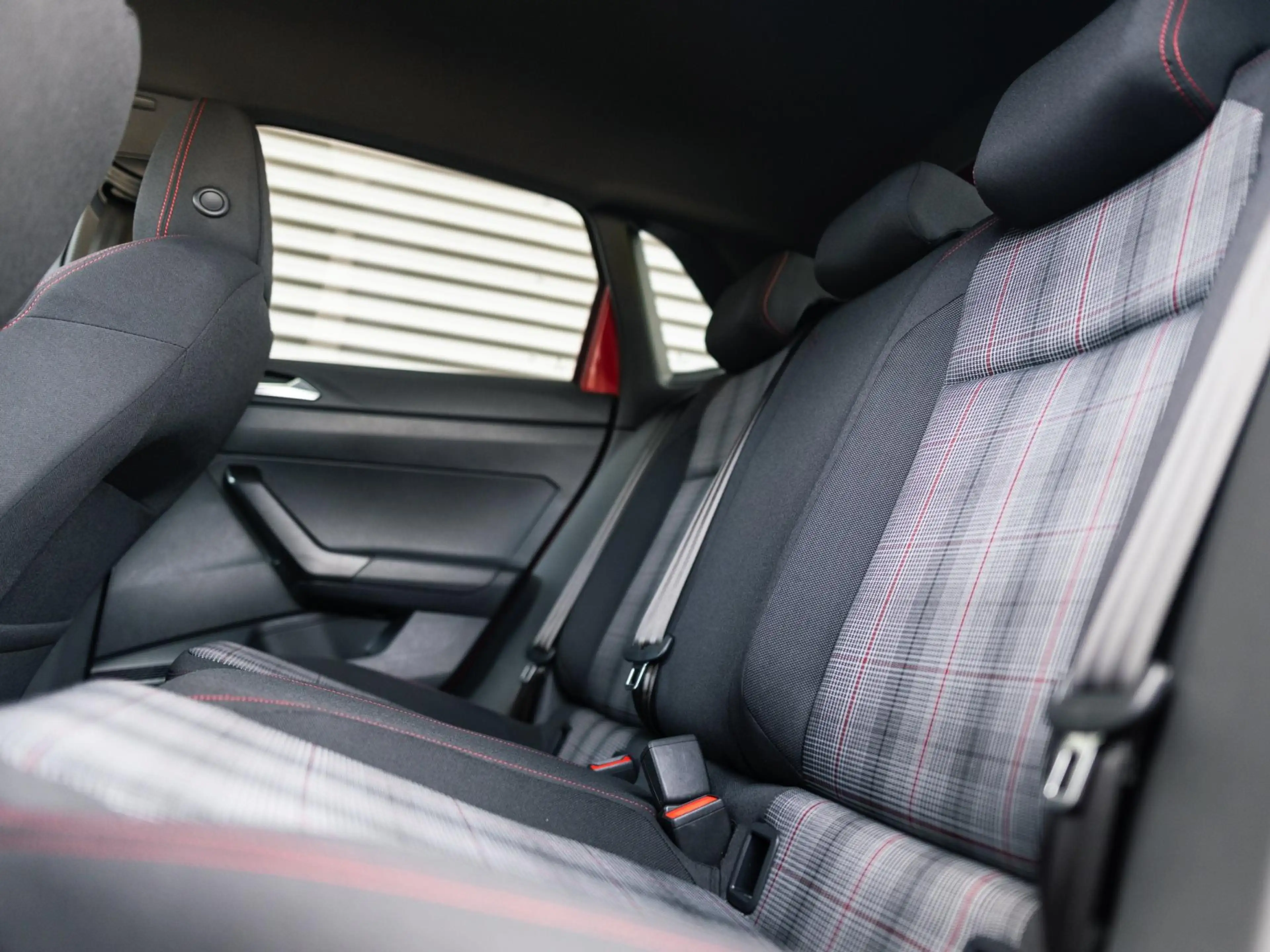 Volkswagen Polo GTI 2.0 TSI Beats Camera Keyless Blindspot — photo 18