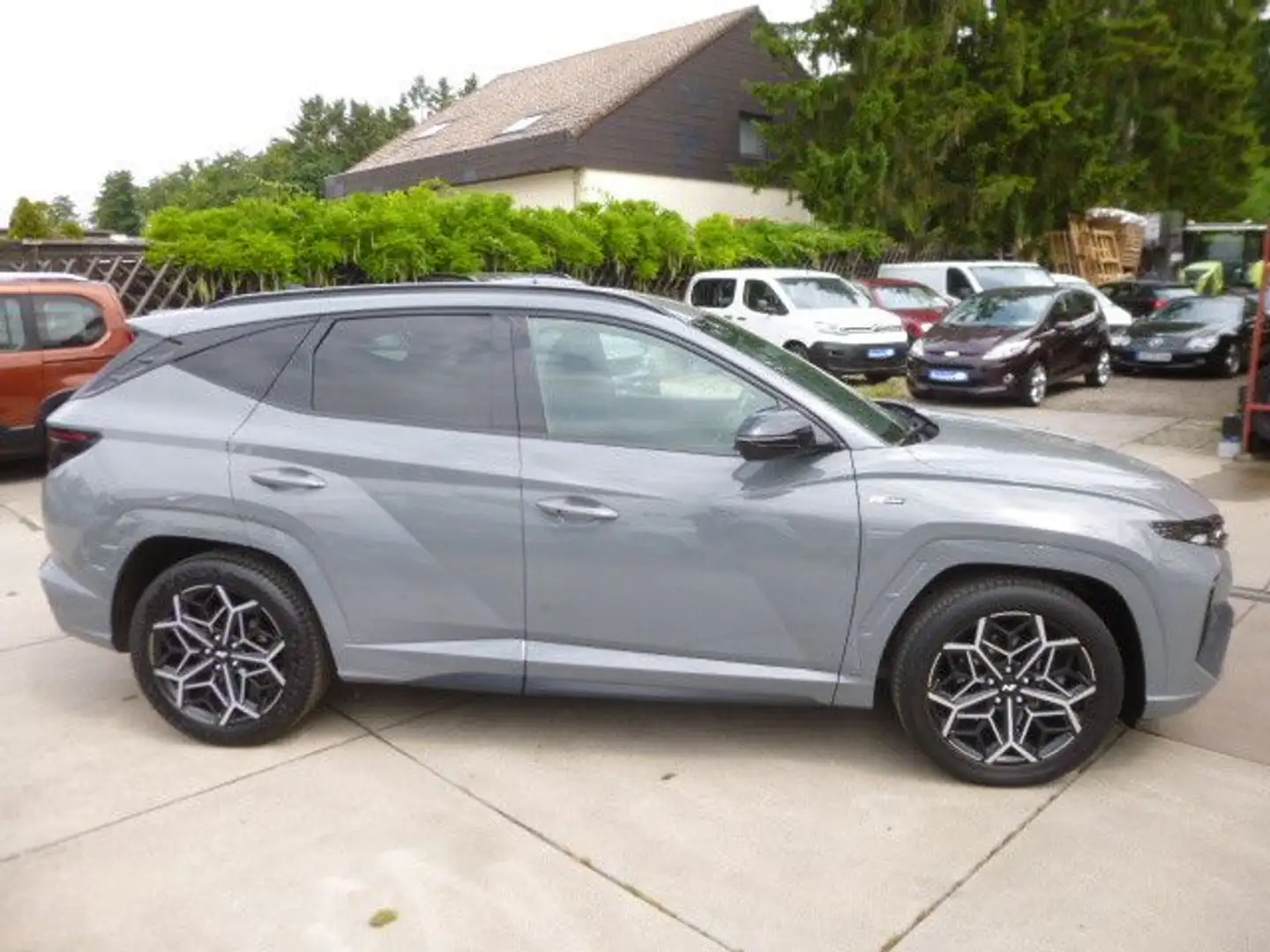 Hyundai TUCSON N-Line 1,6/Leder/Navi/Klima/SitzHei/Kamer Grau - 2