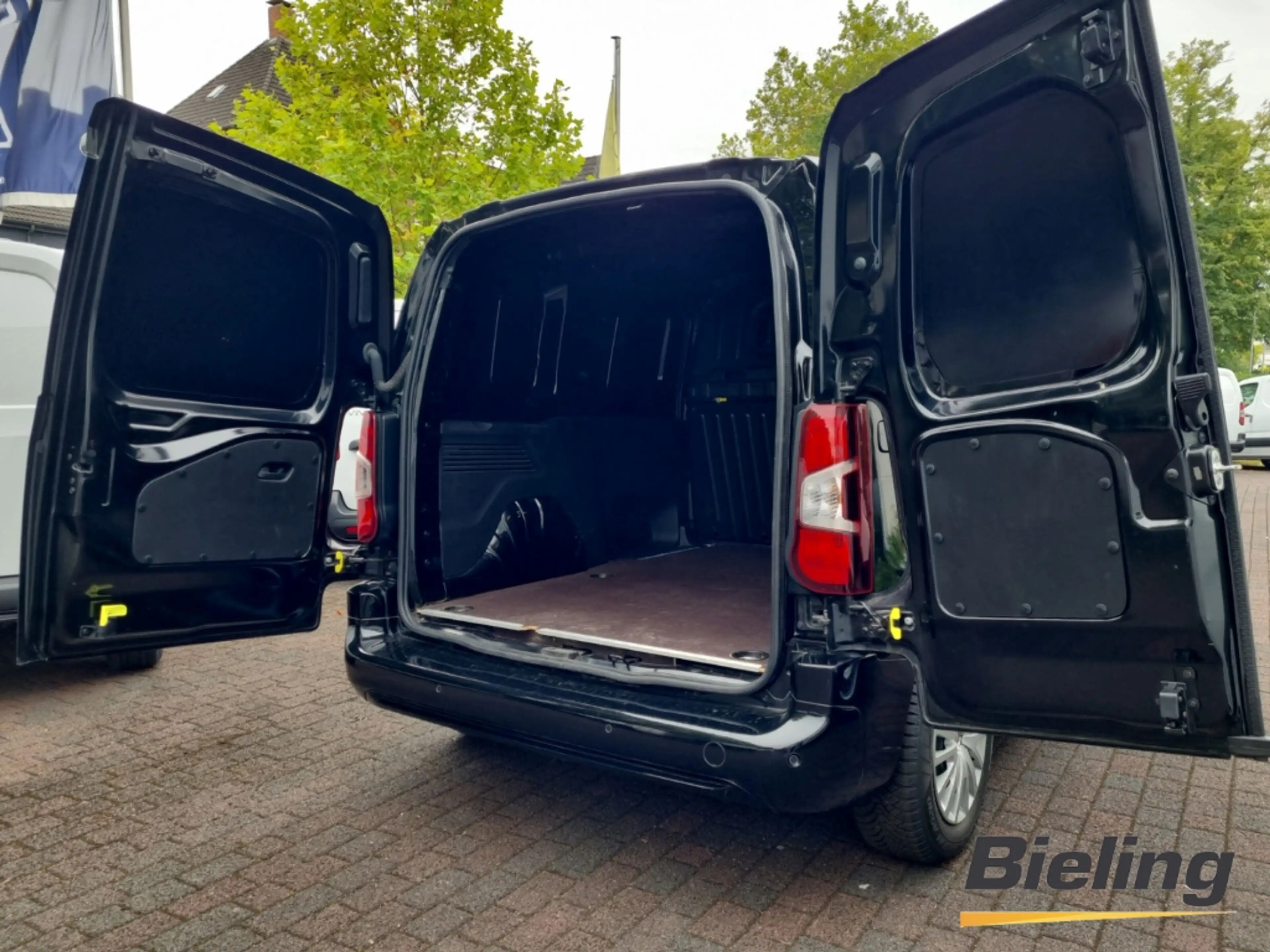 Peugeot Partner Premium L1 1.2l, NAVI, PDC , Klima, E-Fenster, ZV — photo 13
