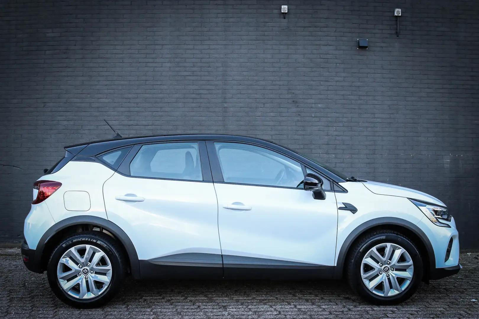 Renault Captur 1.3 TCe 140 Intens Van 17.950,- NU 16.950,- ! Weiß - 2