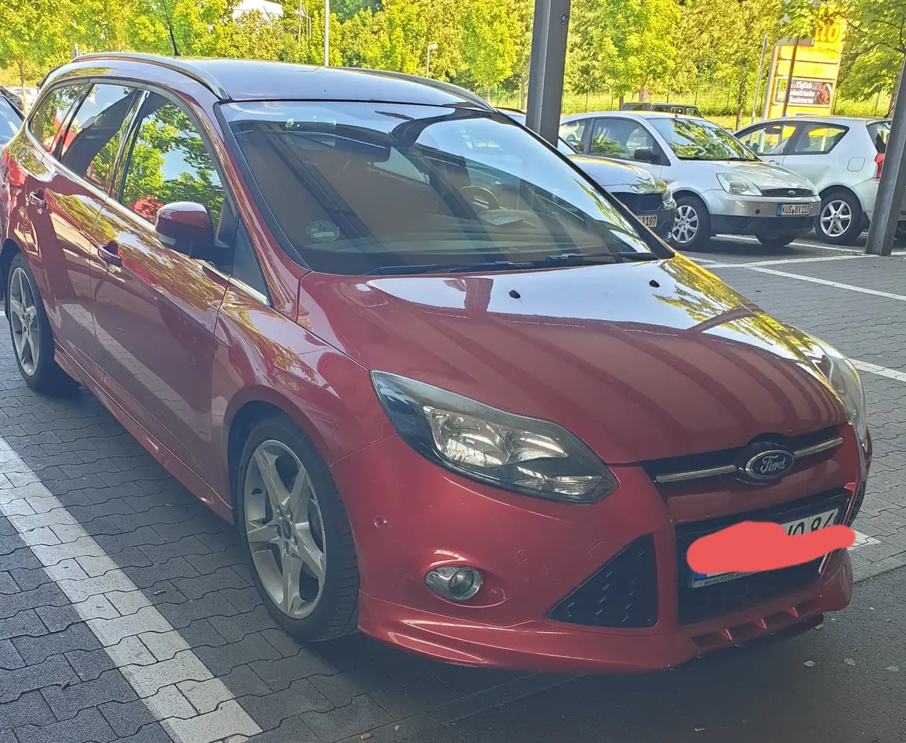 Ford Focus Turnier 2.0 TDCi DPF Champions Edition Rot - 1