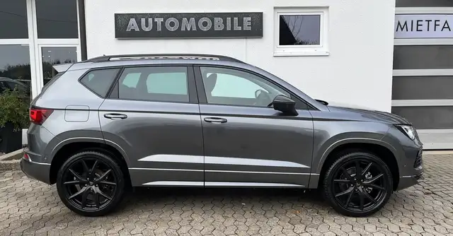 Cupra Ateca view 3