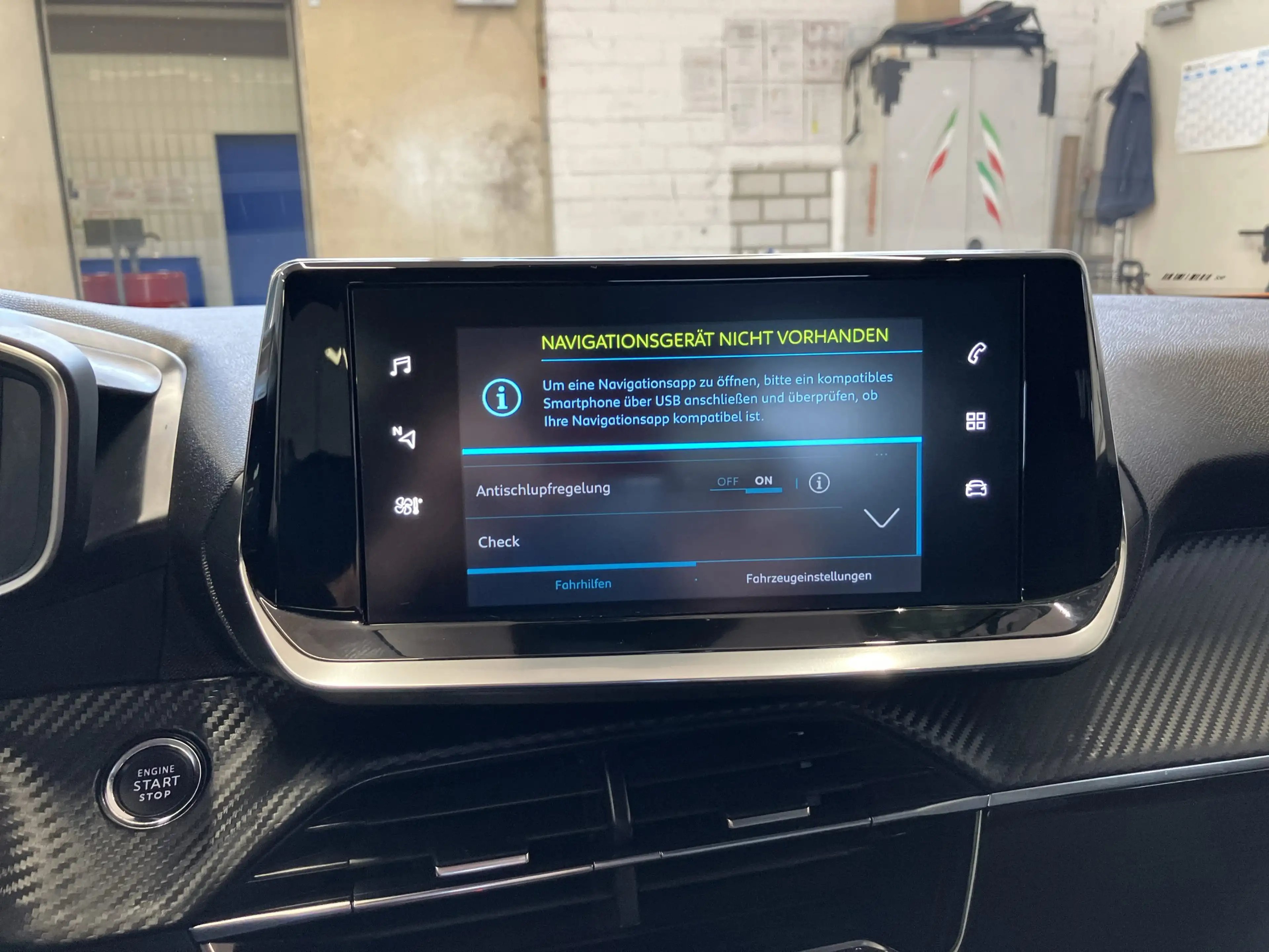 Peugeot e-2008 Elektro Allure Pack LED+Kamera+CarPlay — photo 11