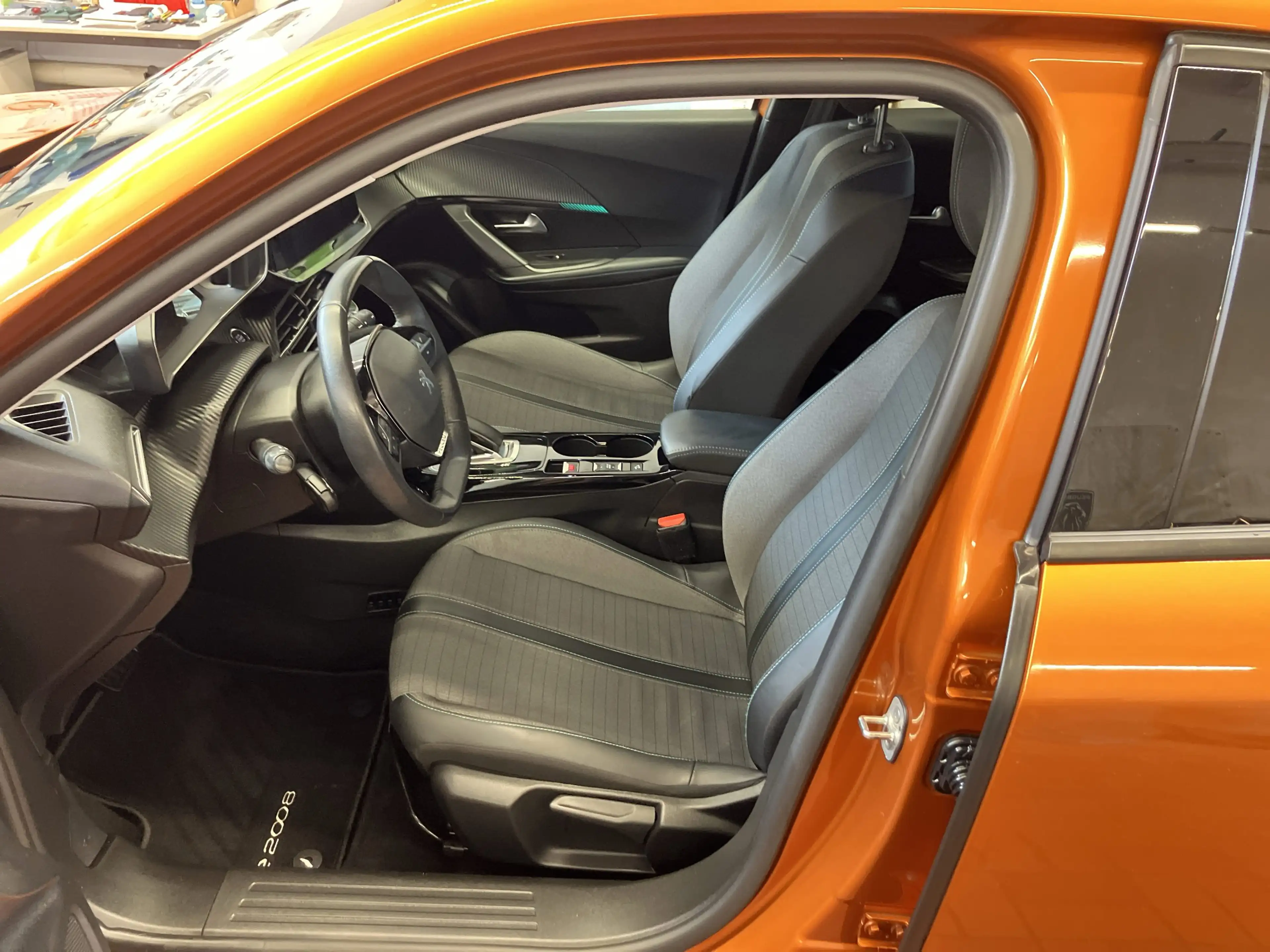 Peugeot e-2008 Elektro Allure Pack LED+Kamera+CarPlay — photo 7