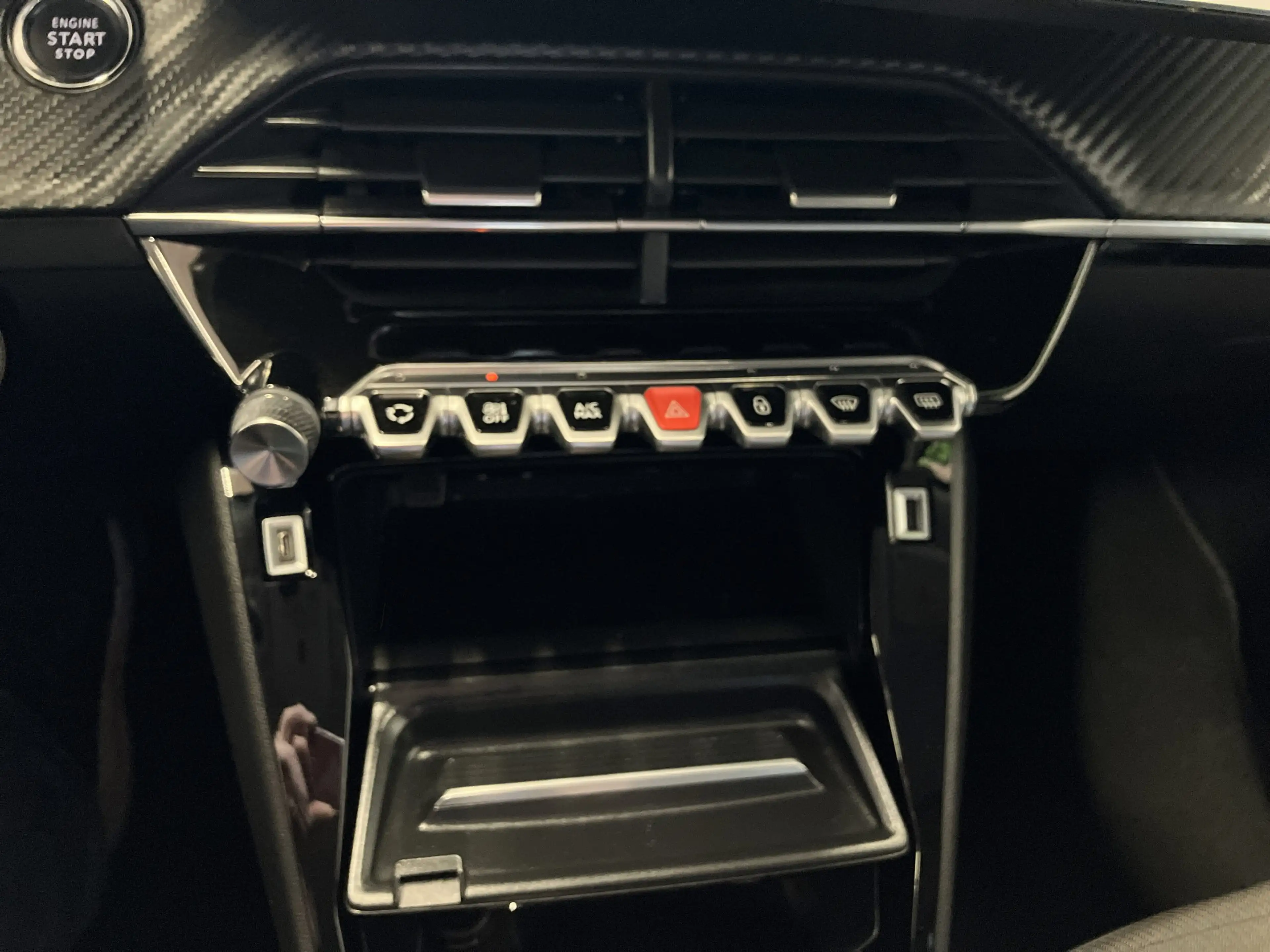 Peugeot e-2008 Elektro Allure Pack LED+Kamera+CarPlay — photo 12