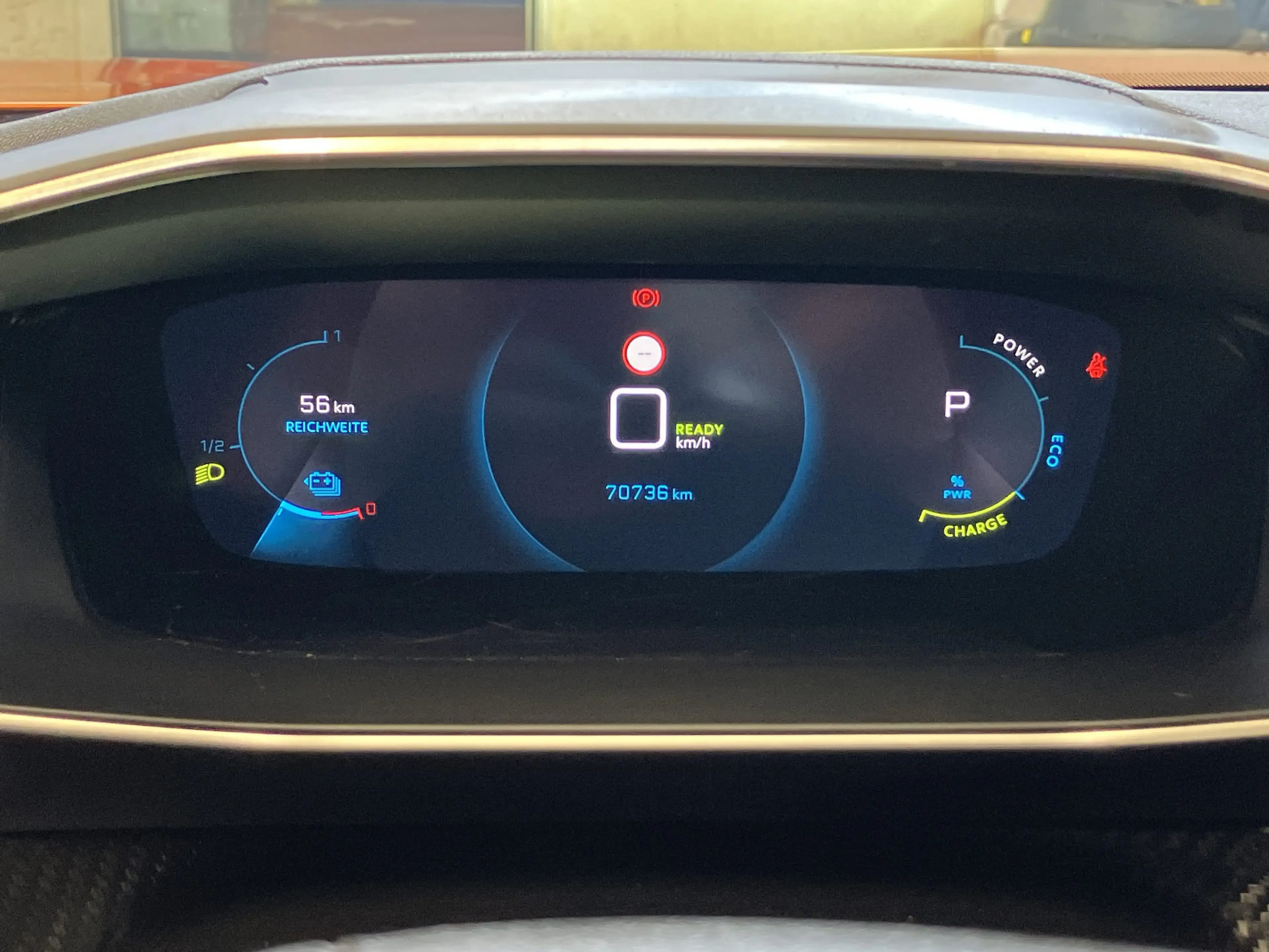 Peugeot e-2008 Elektro Allure Pack LED+Kamera+CarPlay — photo 10