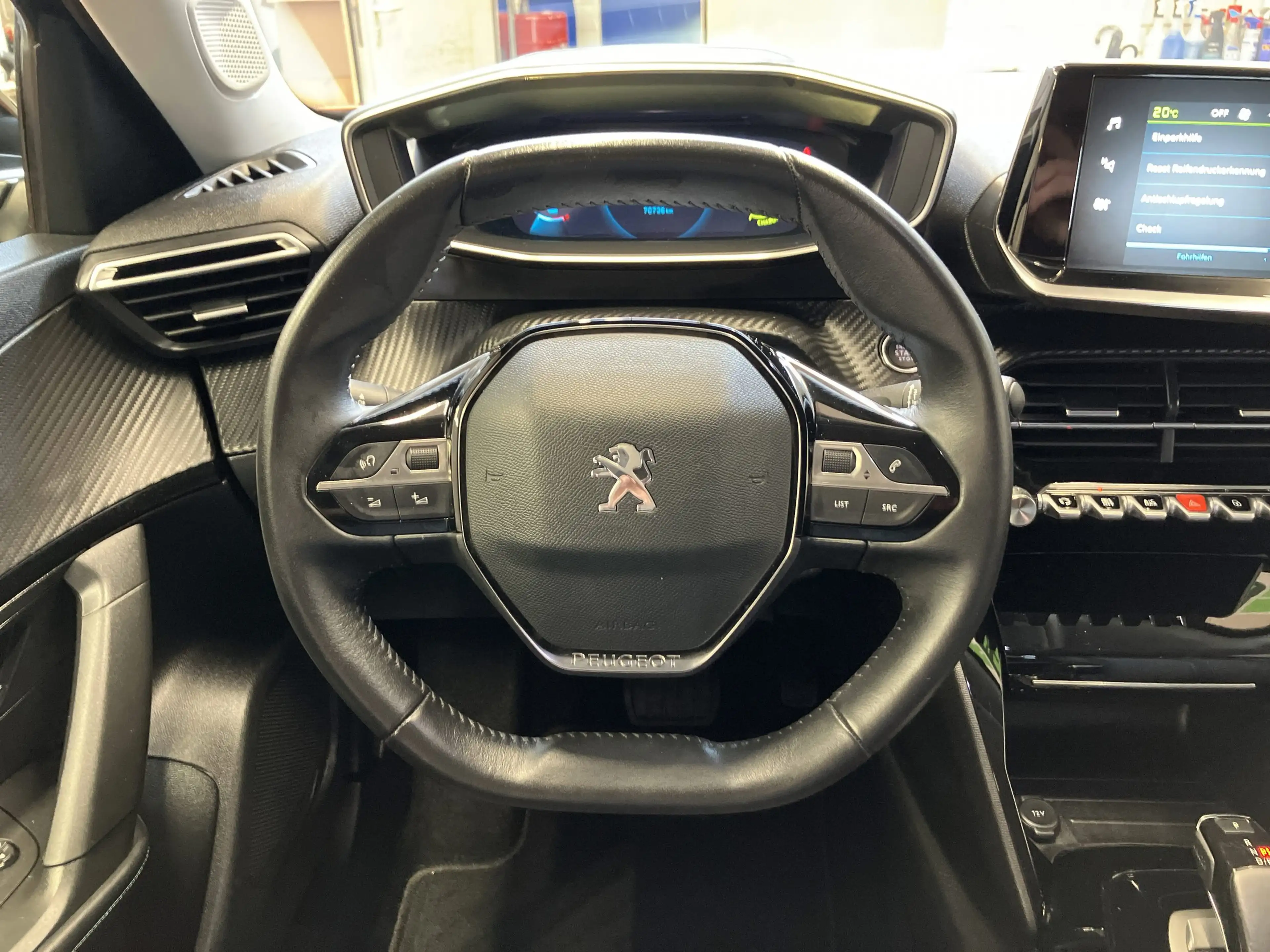Peugeot e-2008 Elektro Allure Pack LED+Kamera+CarPlay — photo 9