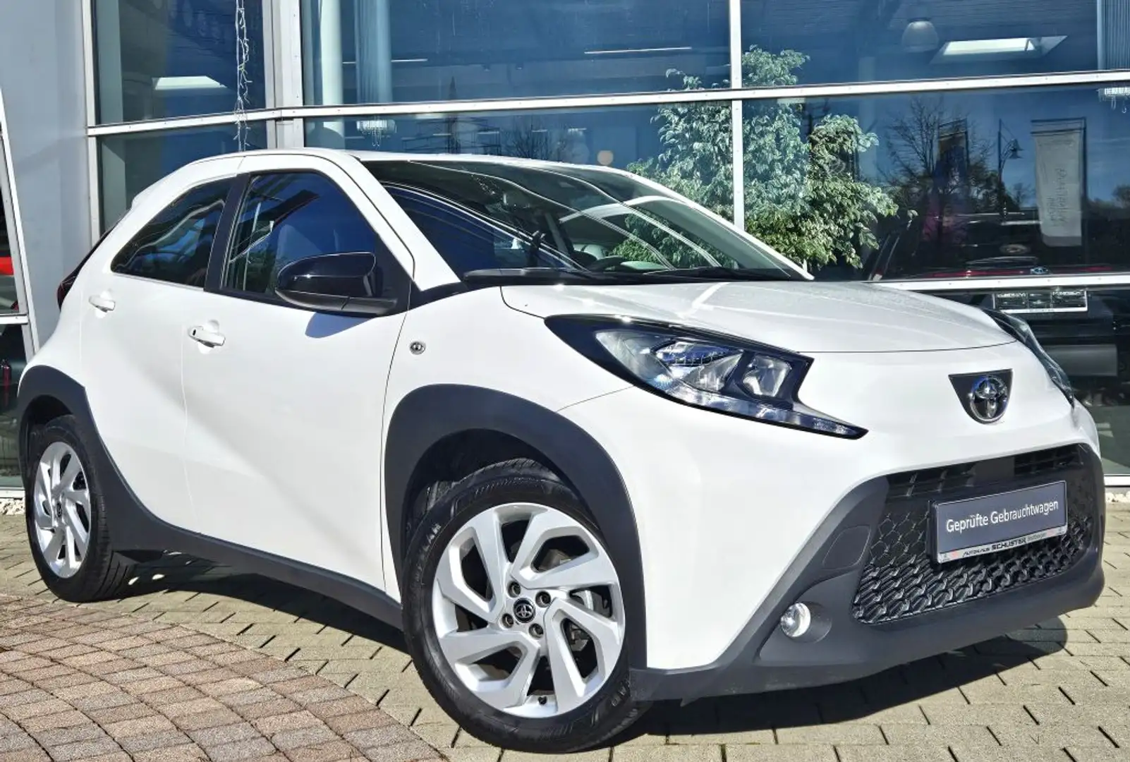Toyota Aygo X Play Weiß - 2