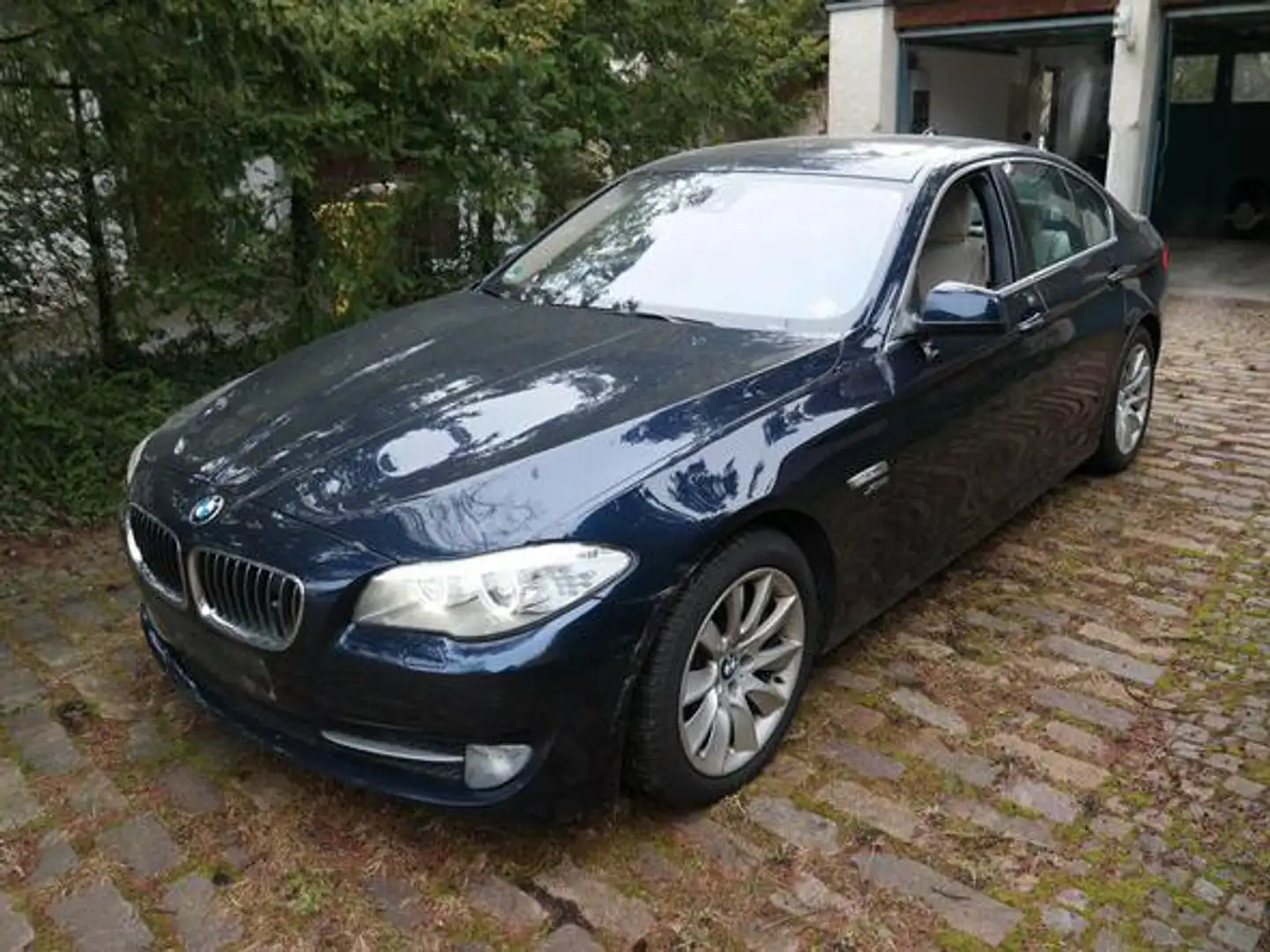 BMW 550 5er 550i xDrive Aut. Bleu - 1