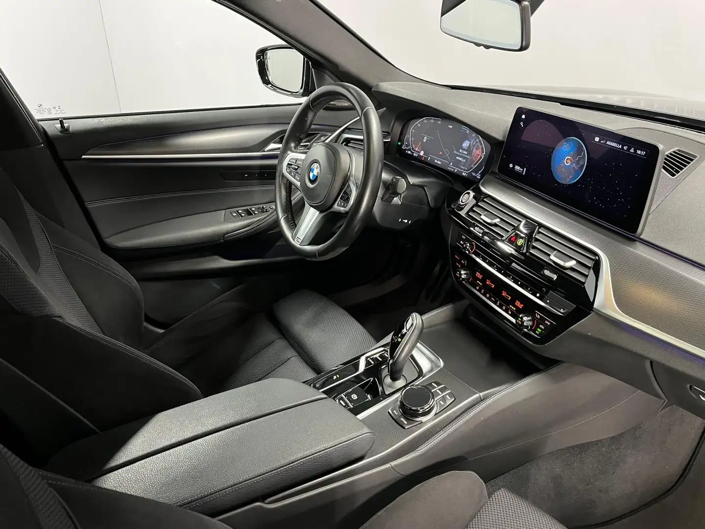 BMW 520 xd Limo Aut. ***M-Sport | LASER | HarmanKardon*** Silber - 2