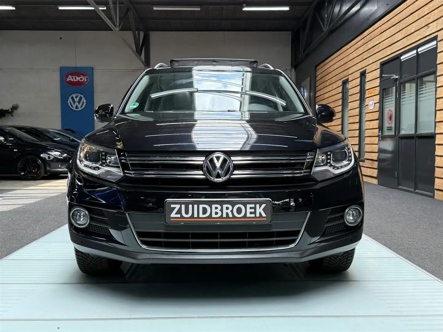 Volkswagen Tiguan 2.0 TSI 4Motion DSG Pano Xenon Dynaudio Zwart - 2