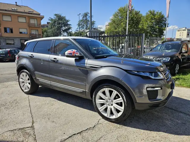 Land Rover Range Rover Evoque view 3