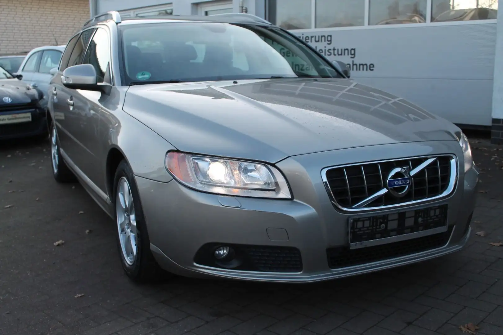 Volvo V70 Kombi Summum Gold - 1