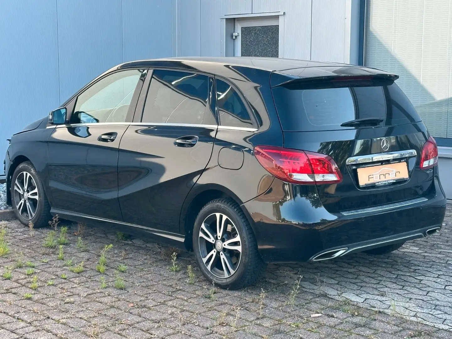 Mercedes-Benz B 180 LEDER NAVI CAM "UNFALL" Schwarz - 1