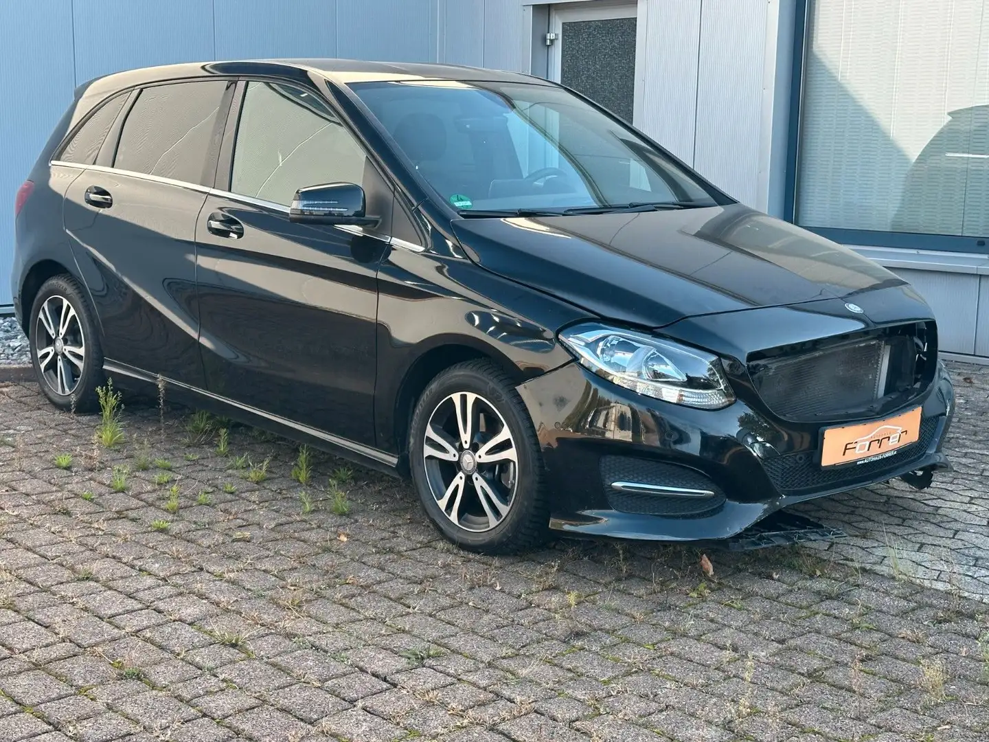 Mercedes-Benz B 180 LEDER NAVI CAM "UNFALL" Schwarz - 2