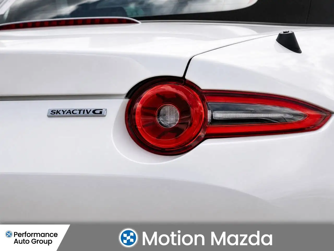 Mazda MX-5 Miata снимка Mazda MX-5 Miata