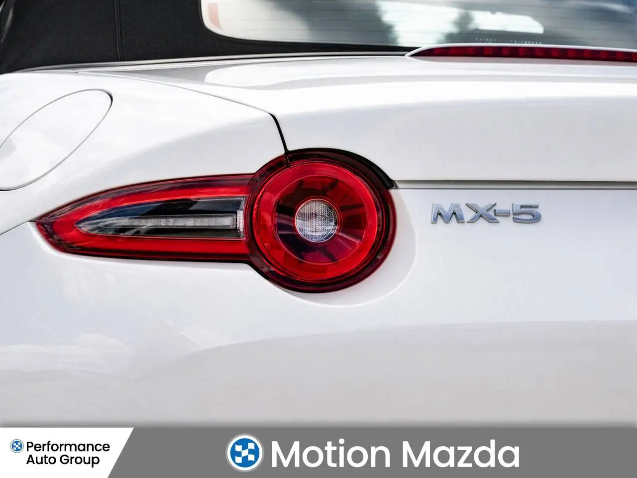 Mazda MX-5 Miata снимка Mazda MX-5 Miata
