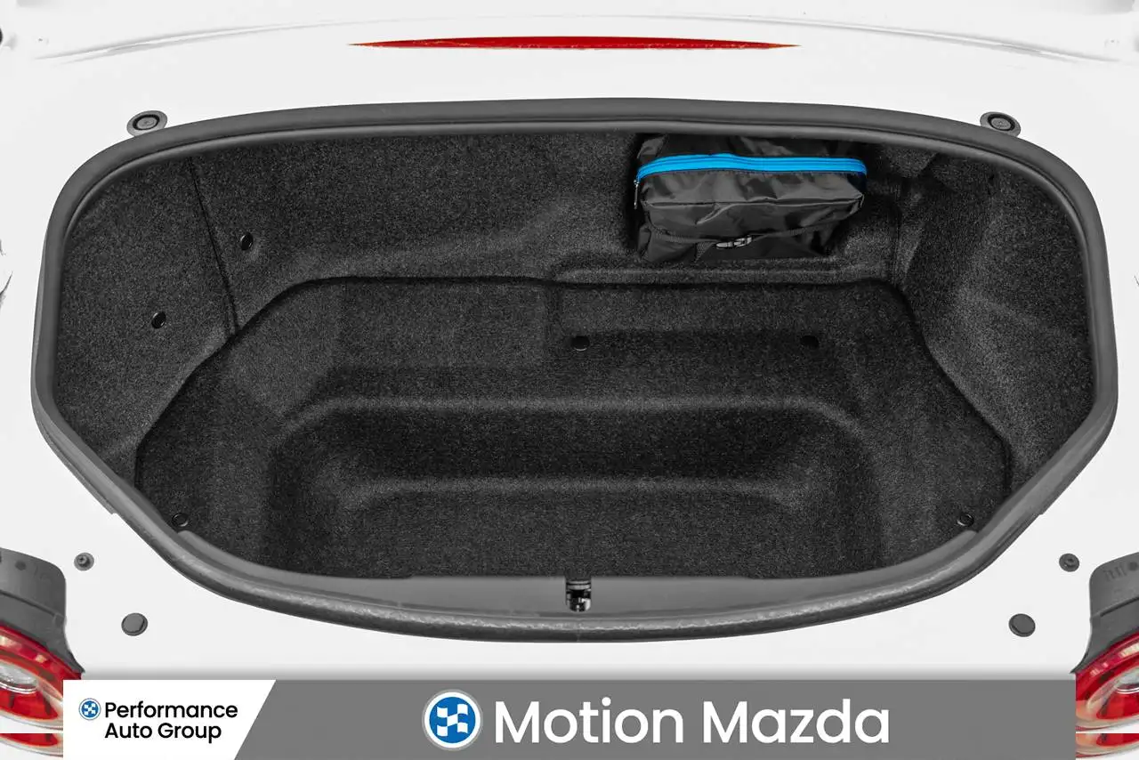 Mazda MX-5 Miata снимка Mazda MX-5 Miata