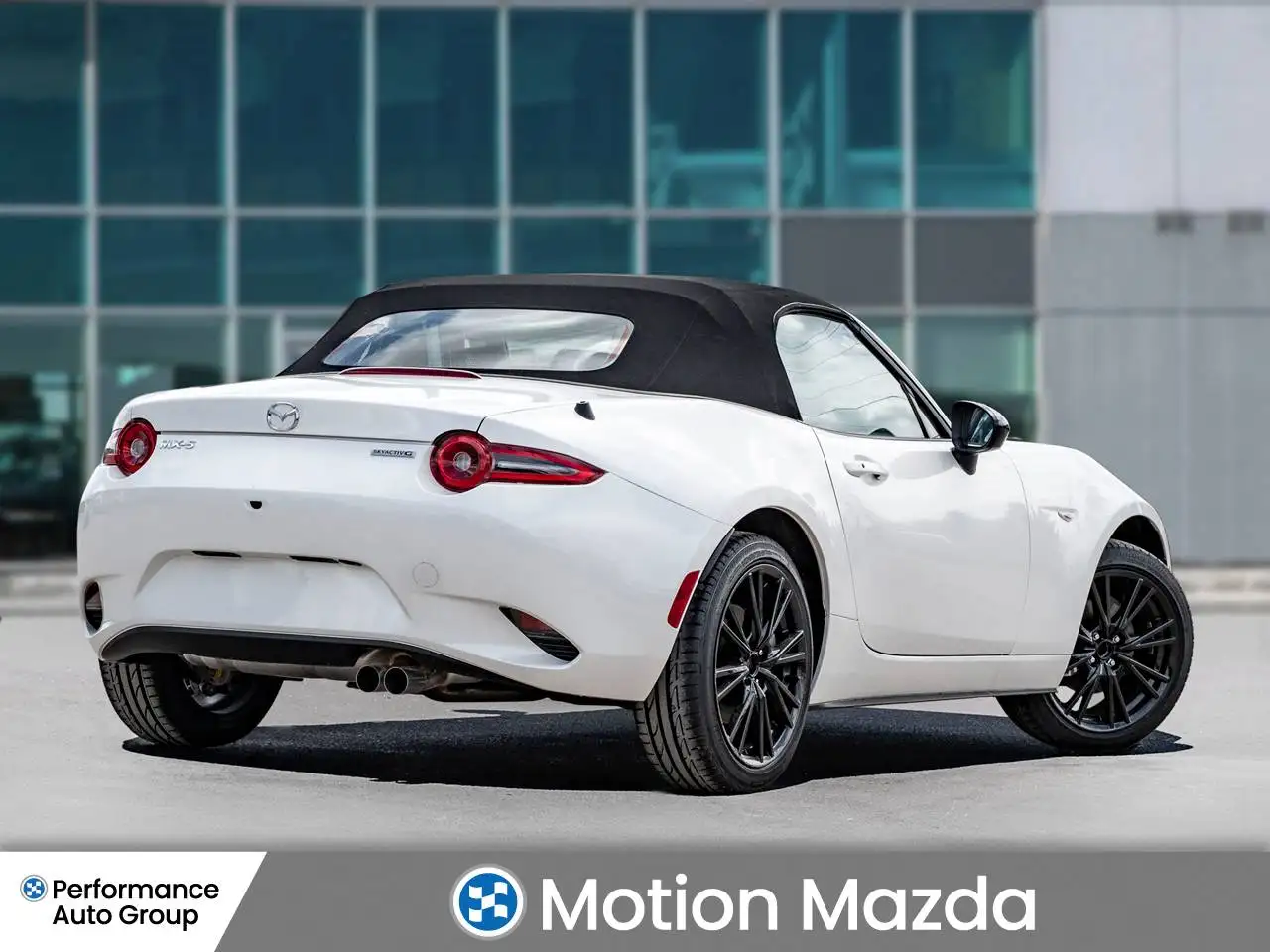 Mazda MX-5 Miata снимка Mazda MX-5 Miata