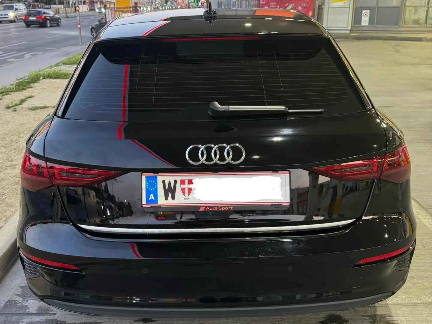 Audi A3 A3 SB 30 TFSI Schwarz - 2