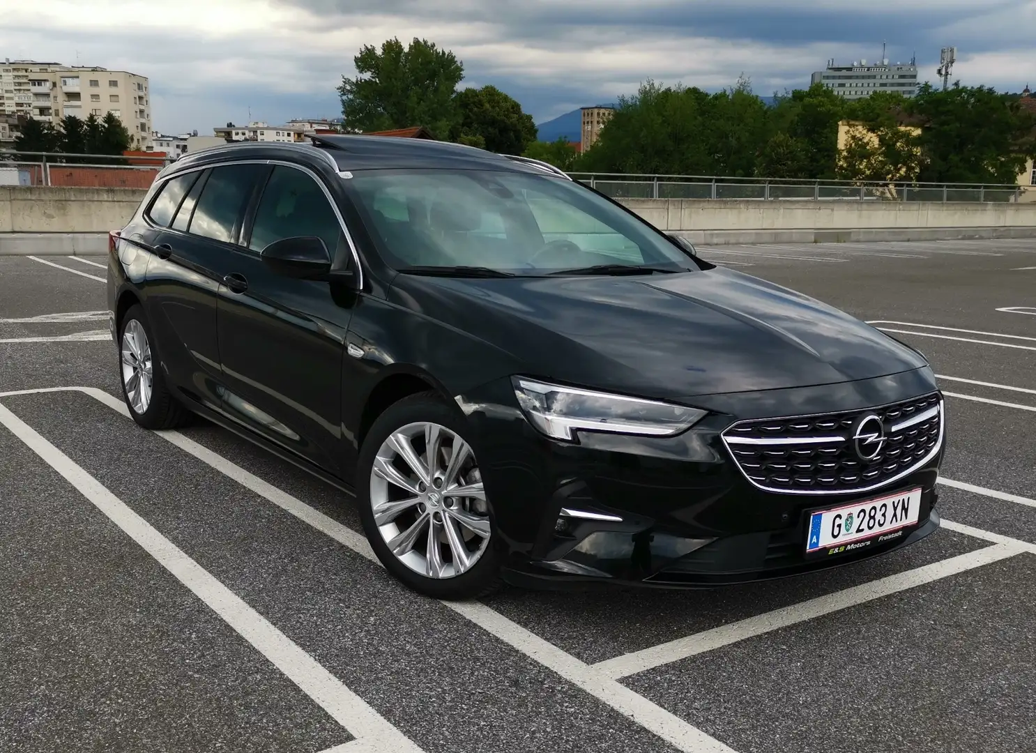 Opel Insignia Sports Tourer 1.5 Diesel Automatik Business Elegan Schwarz - 1