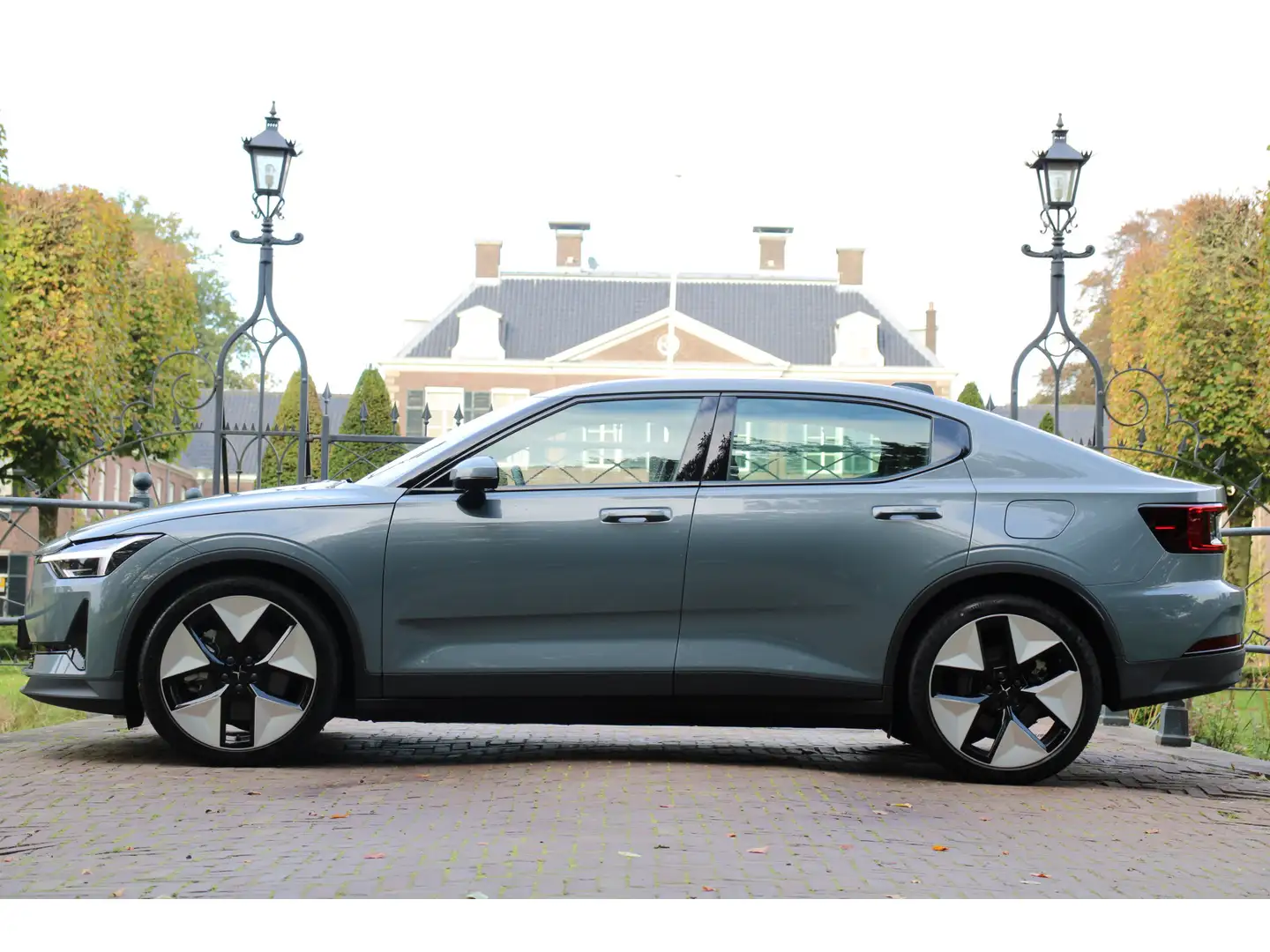 Polestar 2 Standard Range Single Motor 69 kWh | PLUS PACK | W Zwart - 2