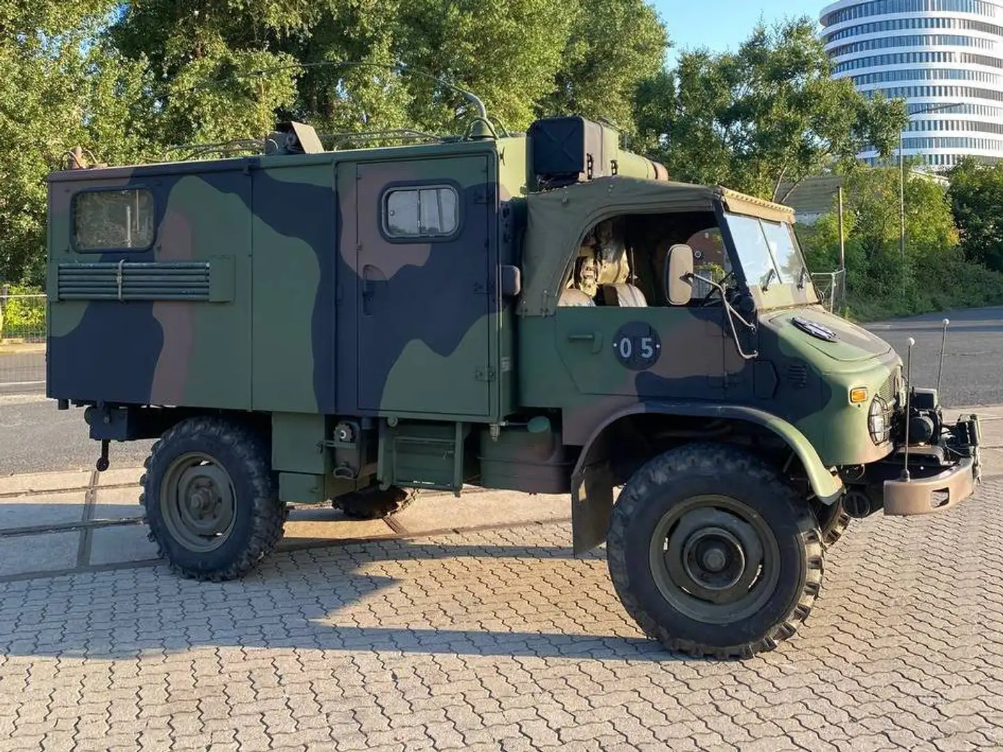 Mercedes-Benz Unimog 404S Verde - 2