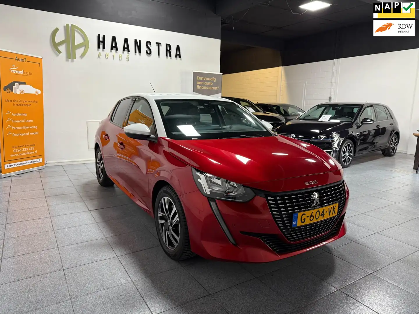 Peugeot 208 1.2 PureTech Blue Lease Allure Navi-Camera Apple-C Rot - 1