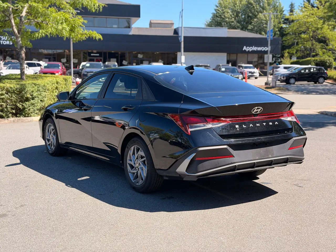 Hyundai ELANTRA photo Hyundai ELANTRA