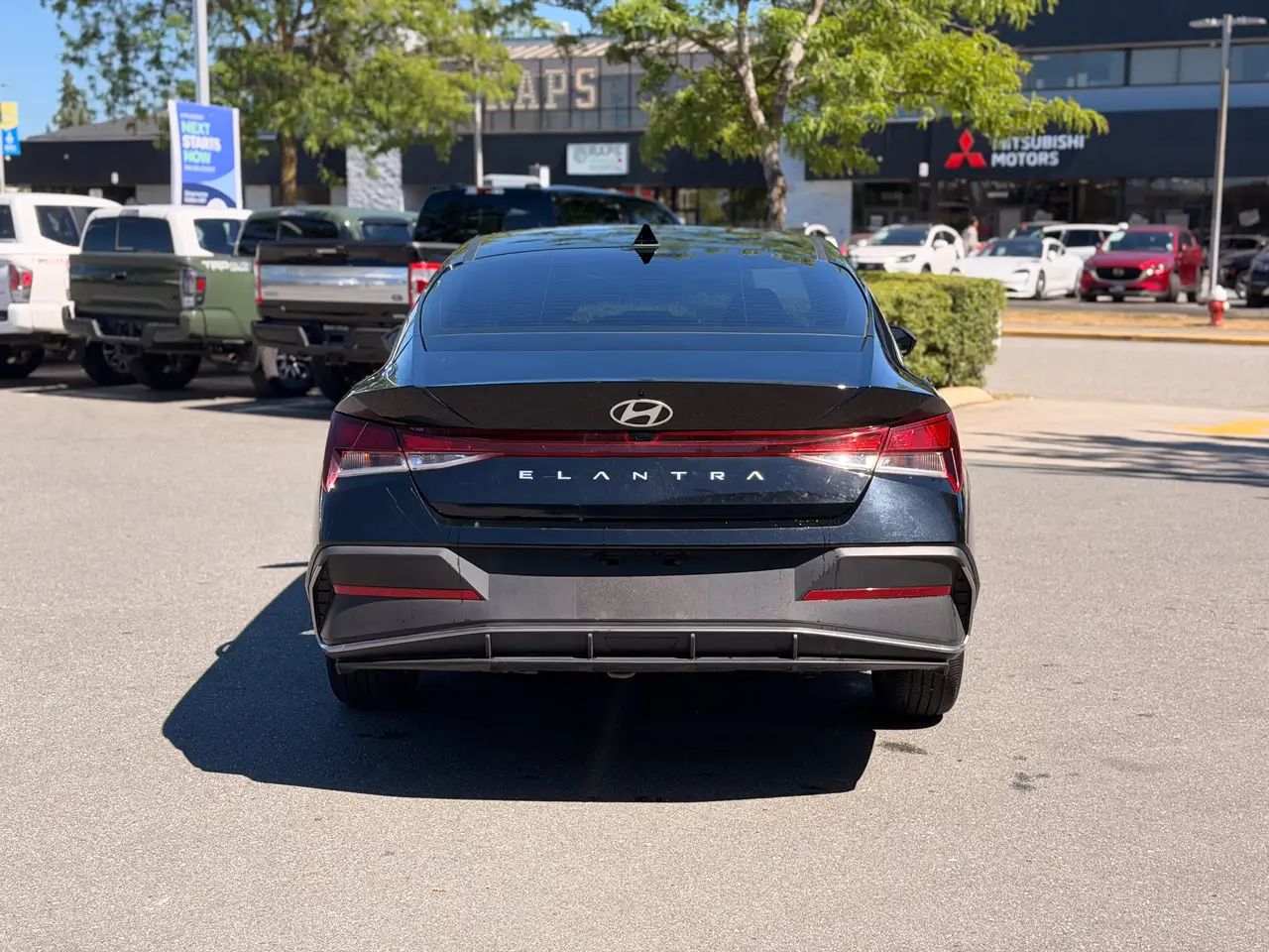 Hyundai ELANTRA photo Hyundai ELANTRA