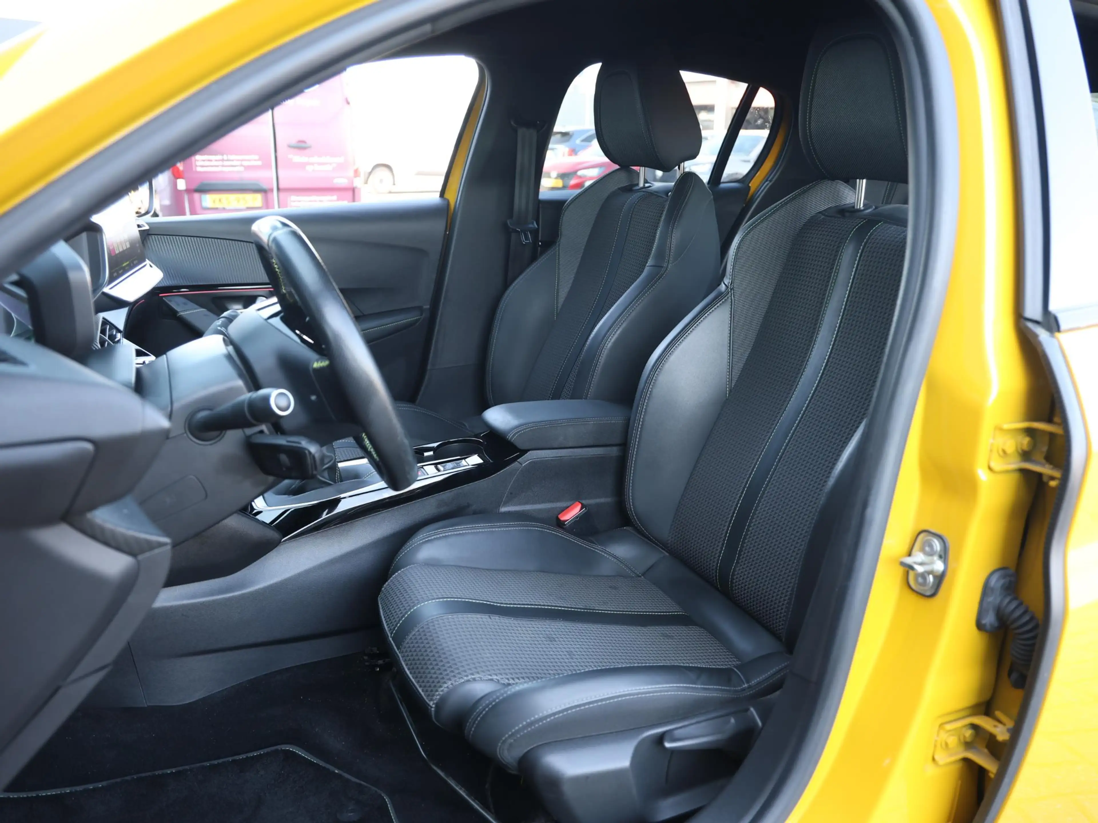Peugeot 208 GT 100pk | Navigatie | Achteruitrijcamera | 3D Coc — photo 11