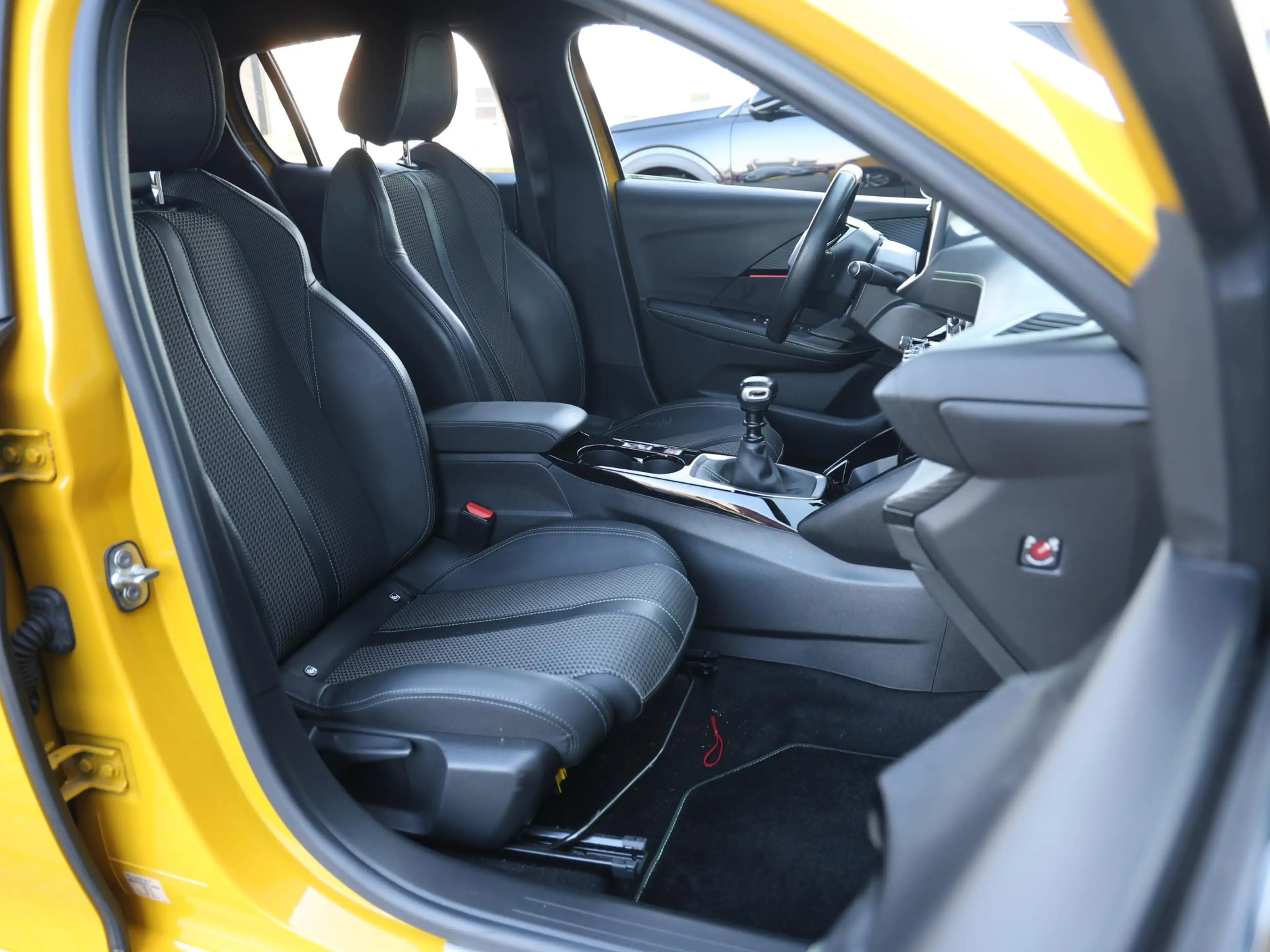 Peugeot 208 GT 100pk | Navigatie | Achteruitrijcamera | 3D Coc — photo 9