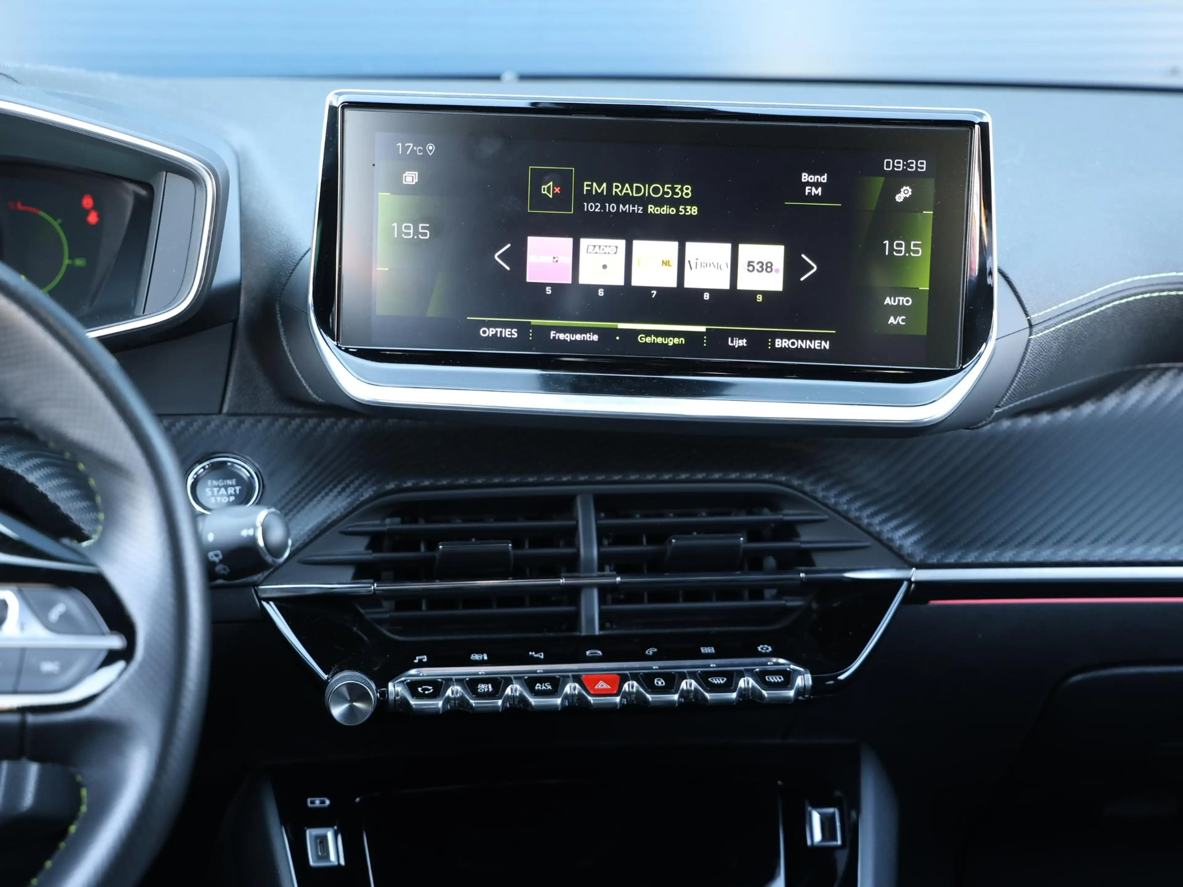 Peugeot 208 GT 100pk | Navigatie | Achteruitrijcamera | 3D Coc — photo 13