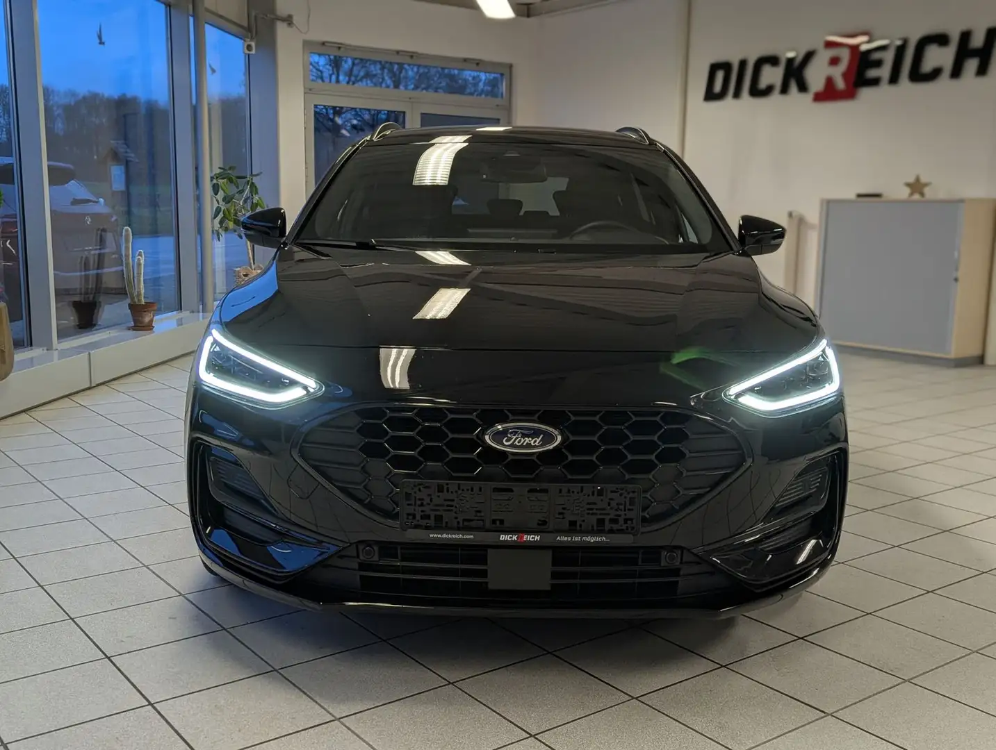 Ford Focus 1.0 ST-Line X EB Matrix Cam B&O Pano ACC Schwarz - 2