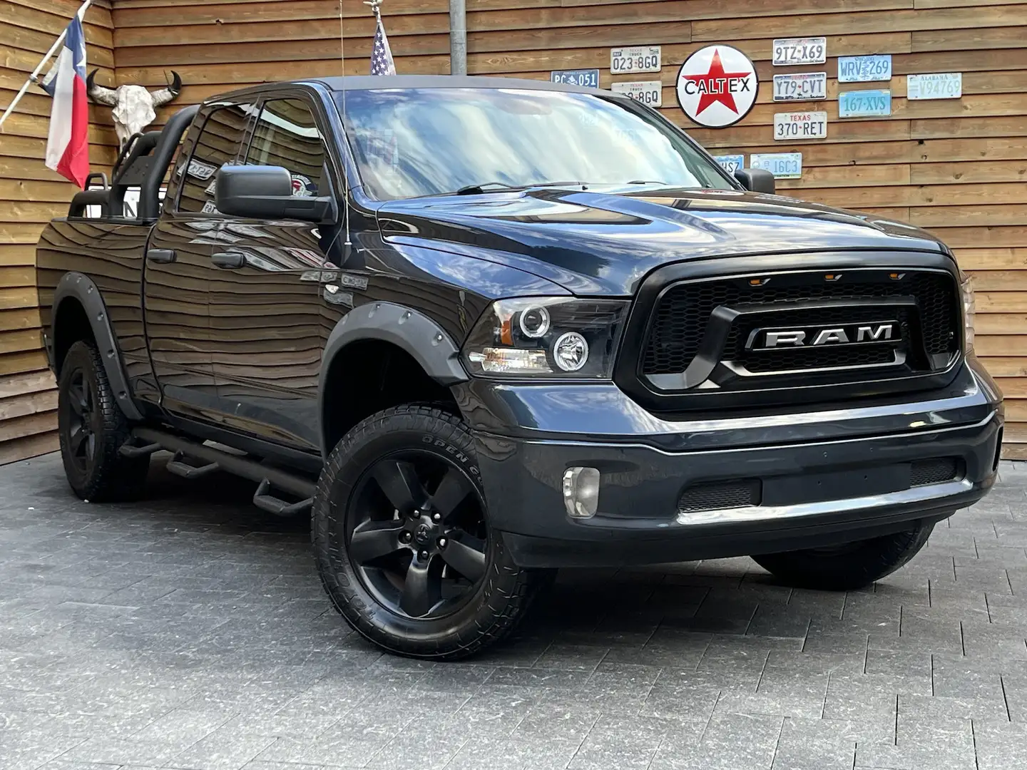 Dodge RAM 1500 OFFROAD 5,7L LPG 6S. Rollbar AHK Grau - 2