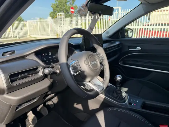 Jeep Avenger view 11