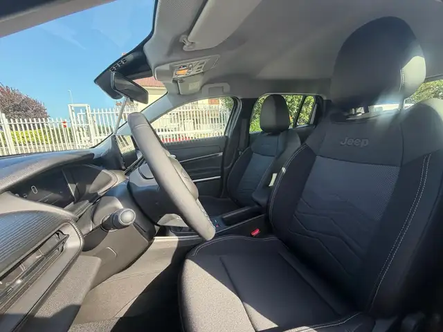 Jeep Avenger view 15